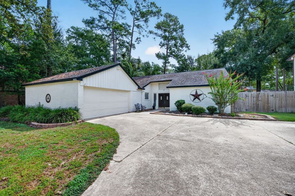 14946 Spring Lake Drive Property Photo 1
