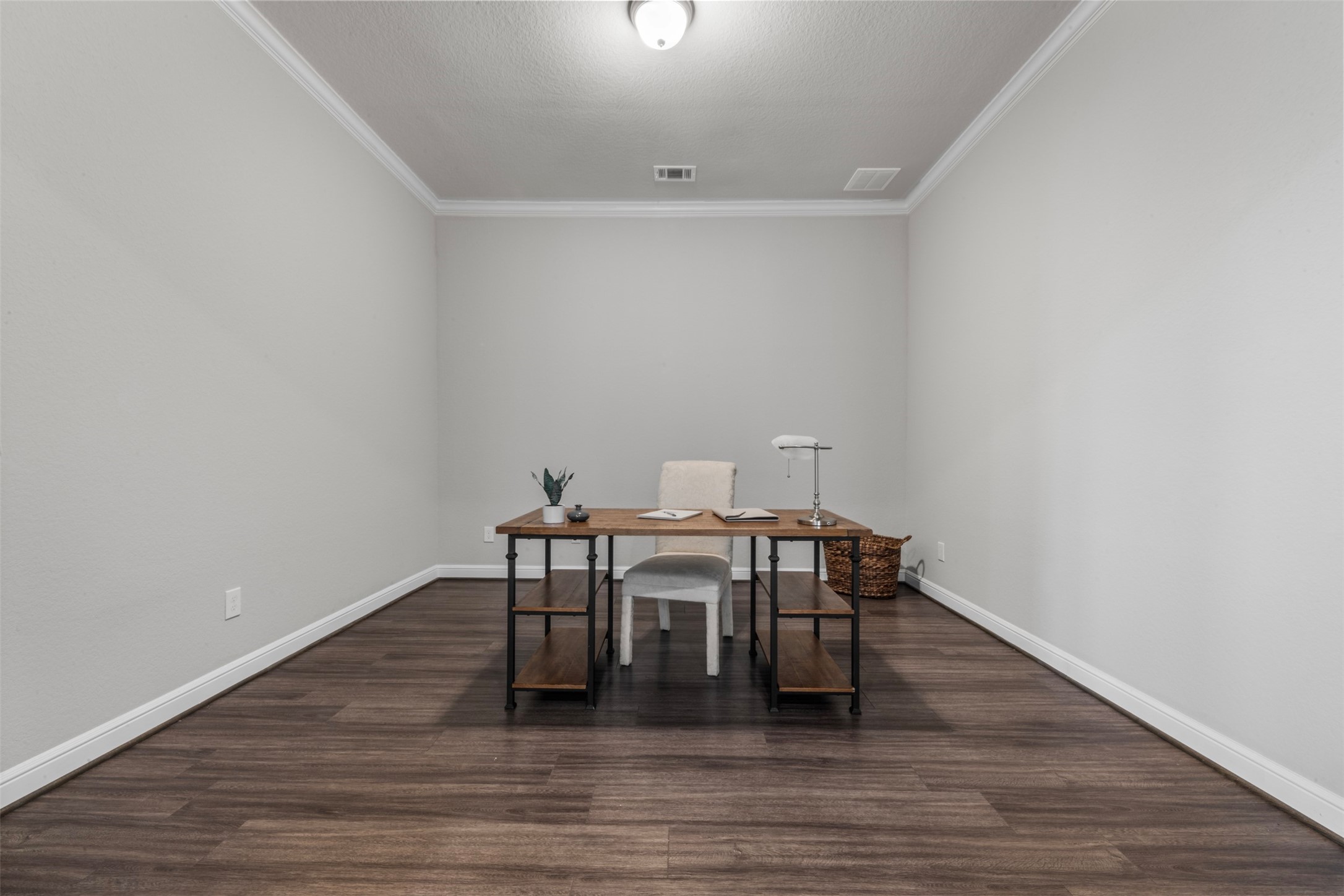 2112 Nogalas Lane Property Photo 4
