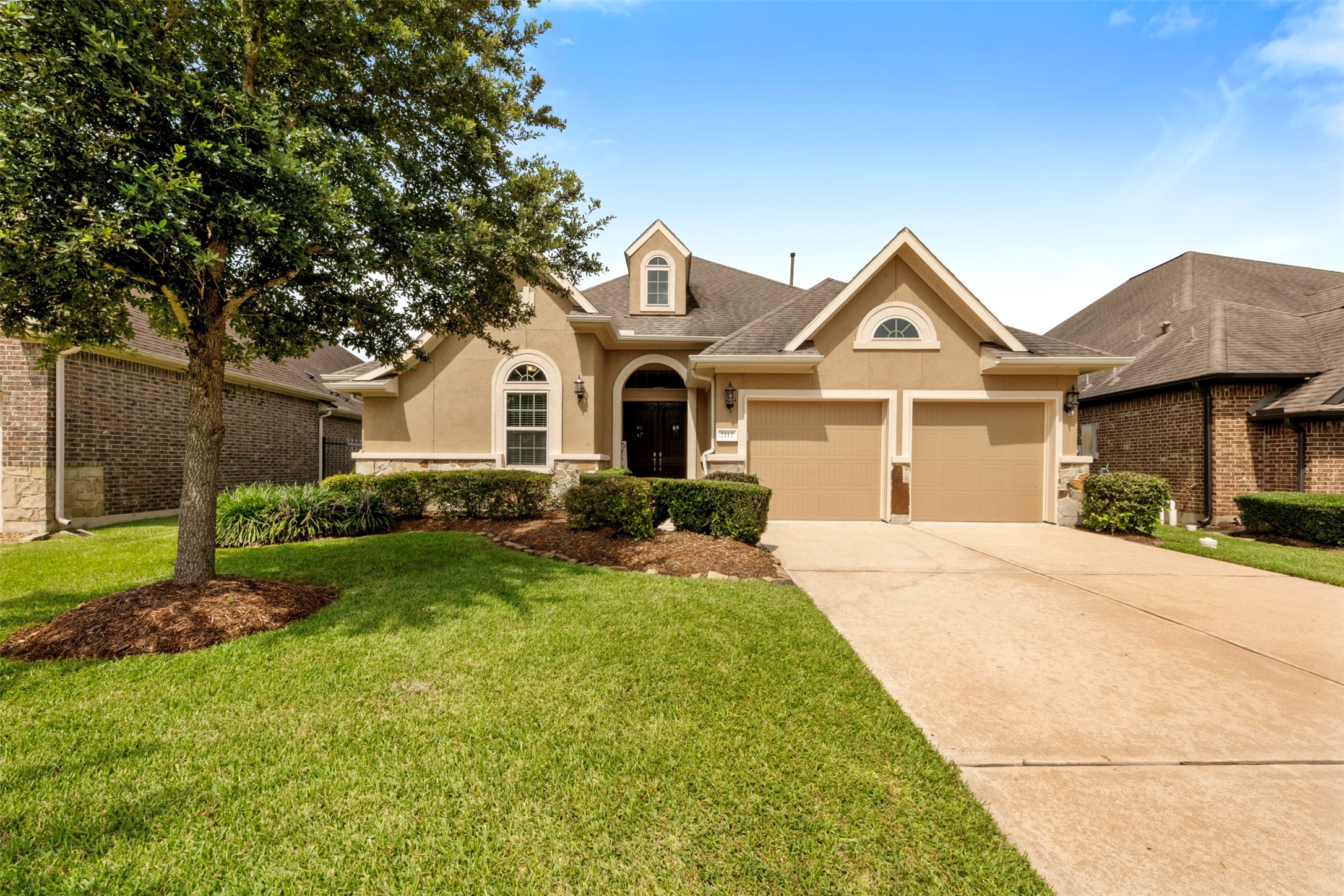 2112 Nogalas Lane Property Photo 4