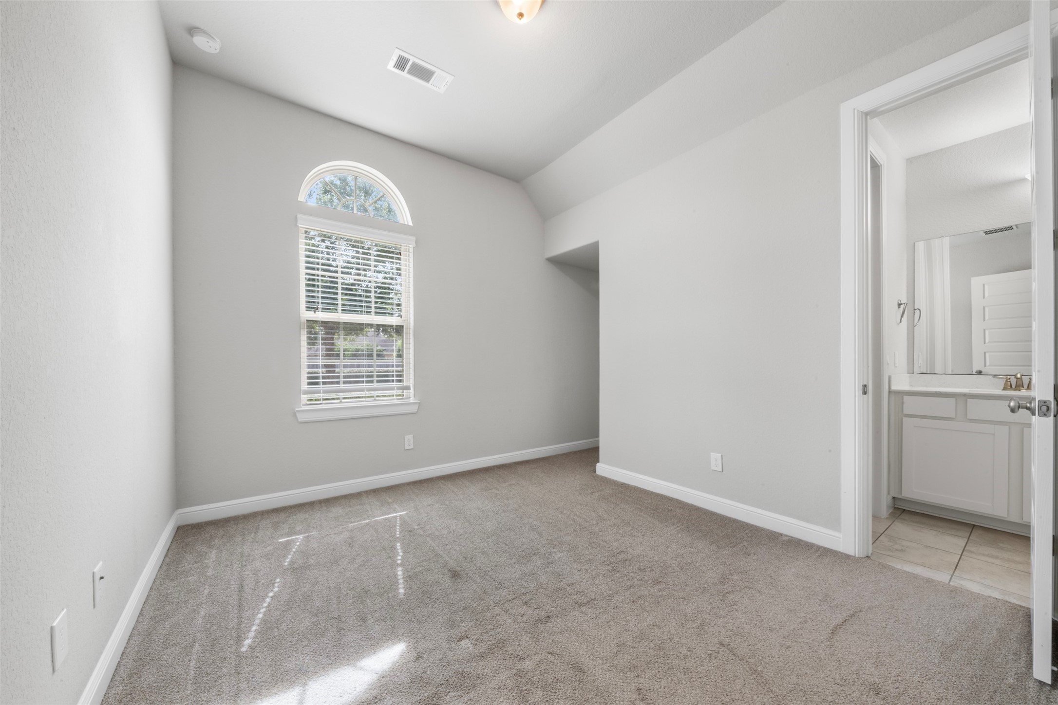 2112 Nogalas Lane Property Photo 29