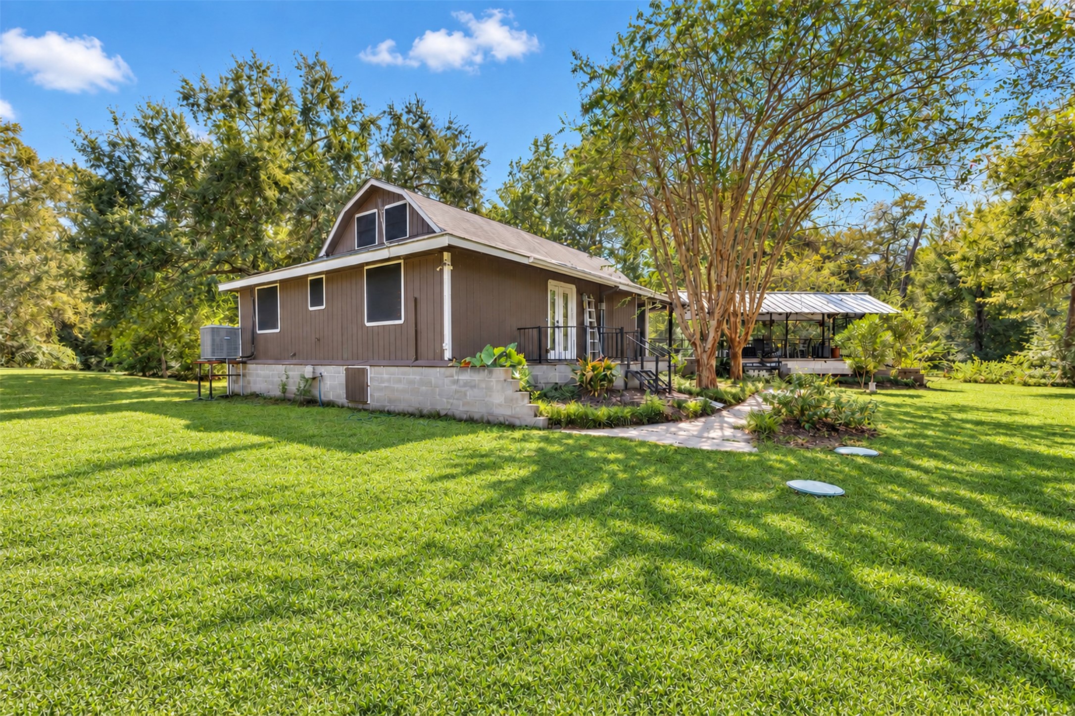 20403 Angeli Drive Property Photo 6