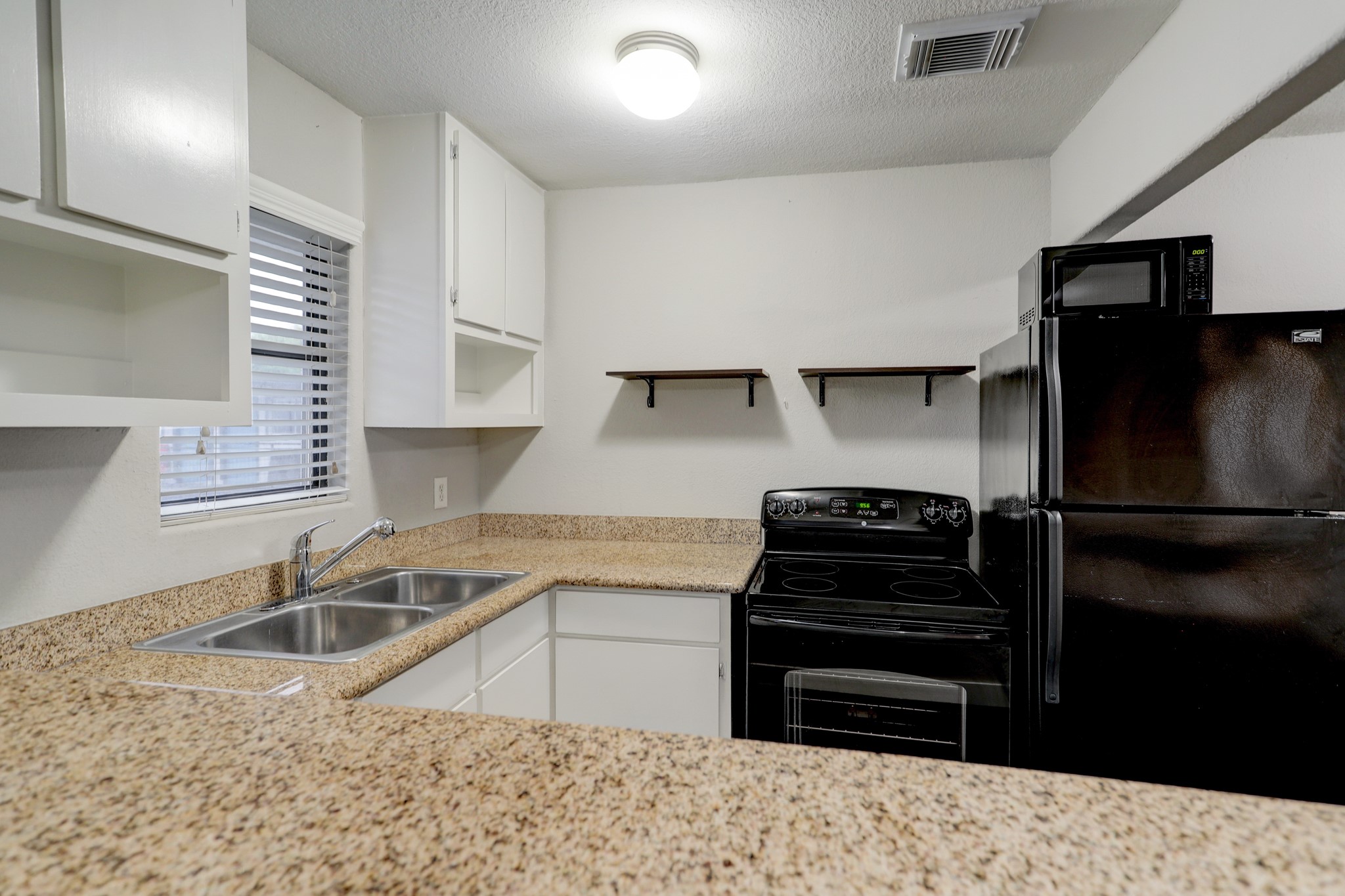405 Hawthorne Street 11 Property Photo 1
