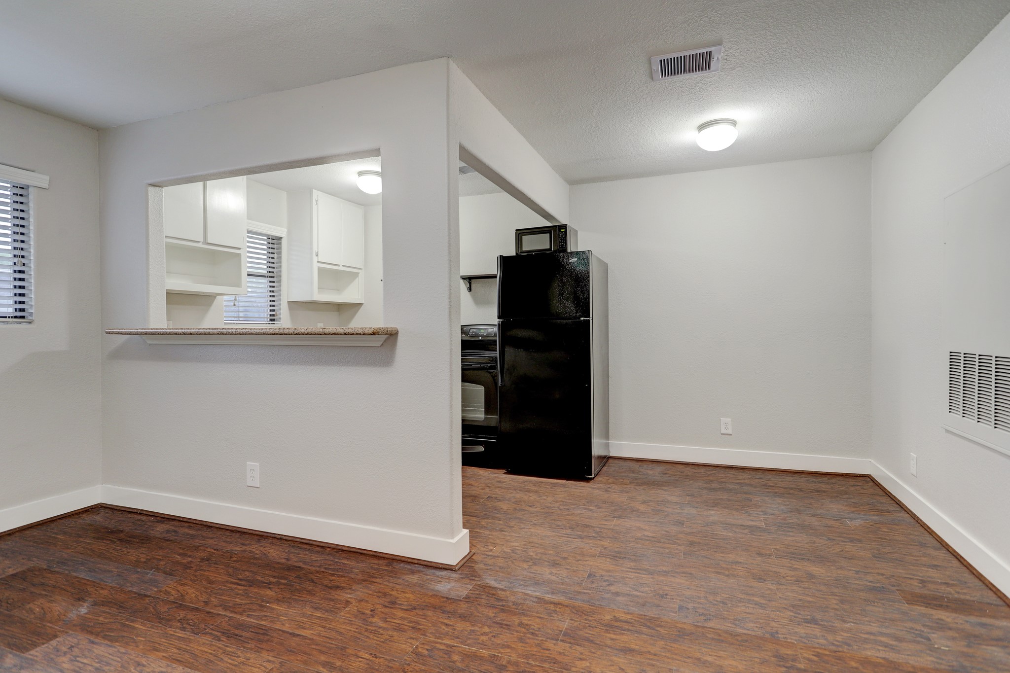 405 Hawthorne Street 11 Property Photo 4