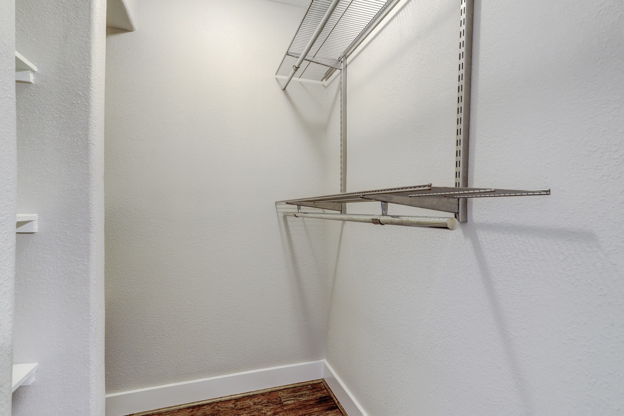 405 Hawthorne Street 11 Property Photo 7