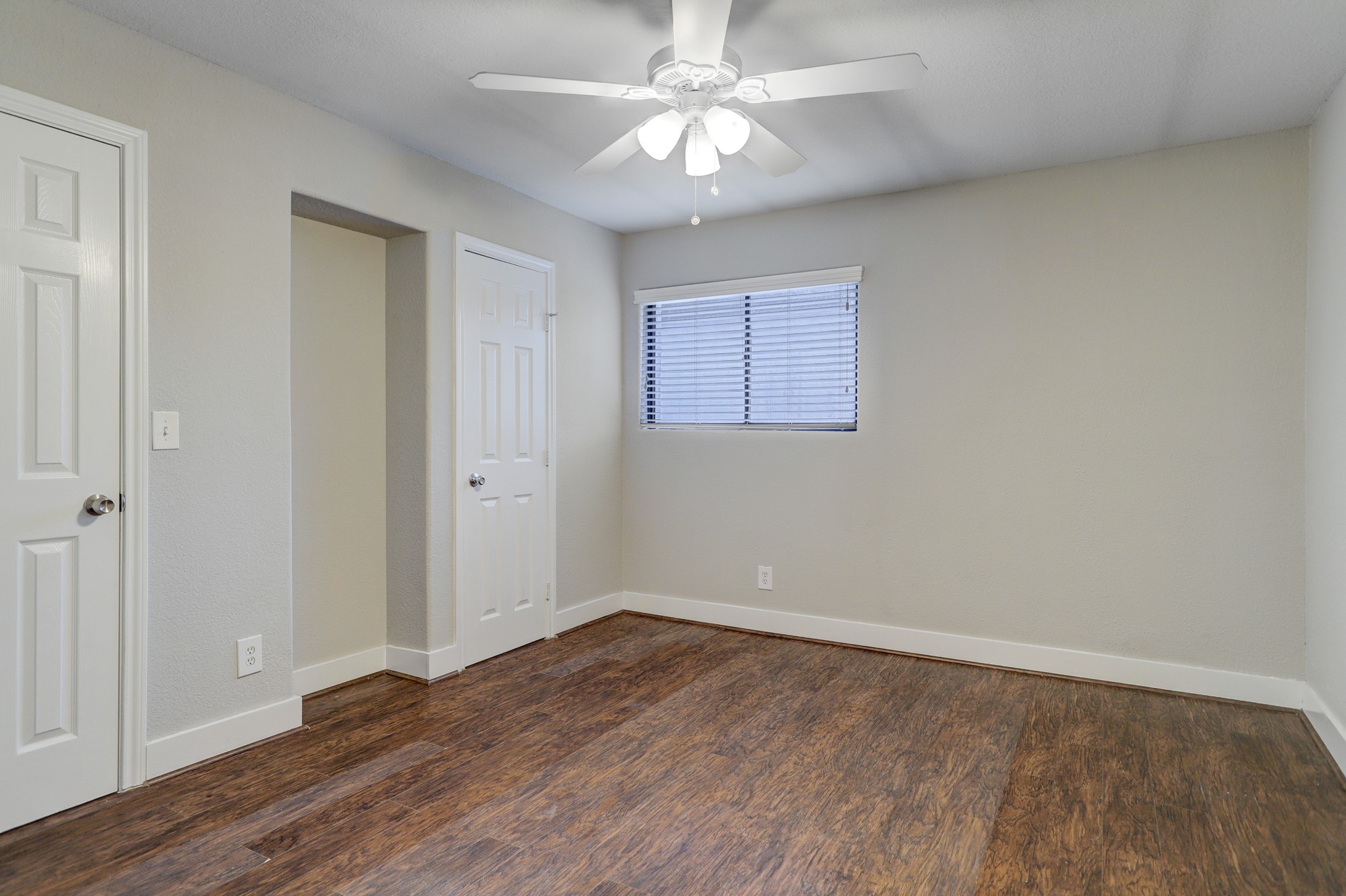 405 Hawthorne Street 11 Property Photo 8