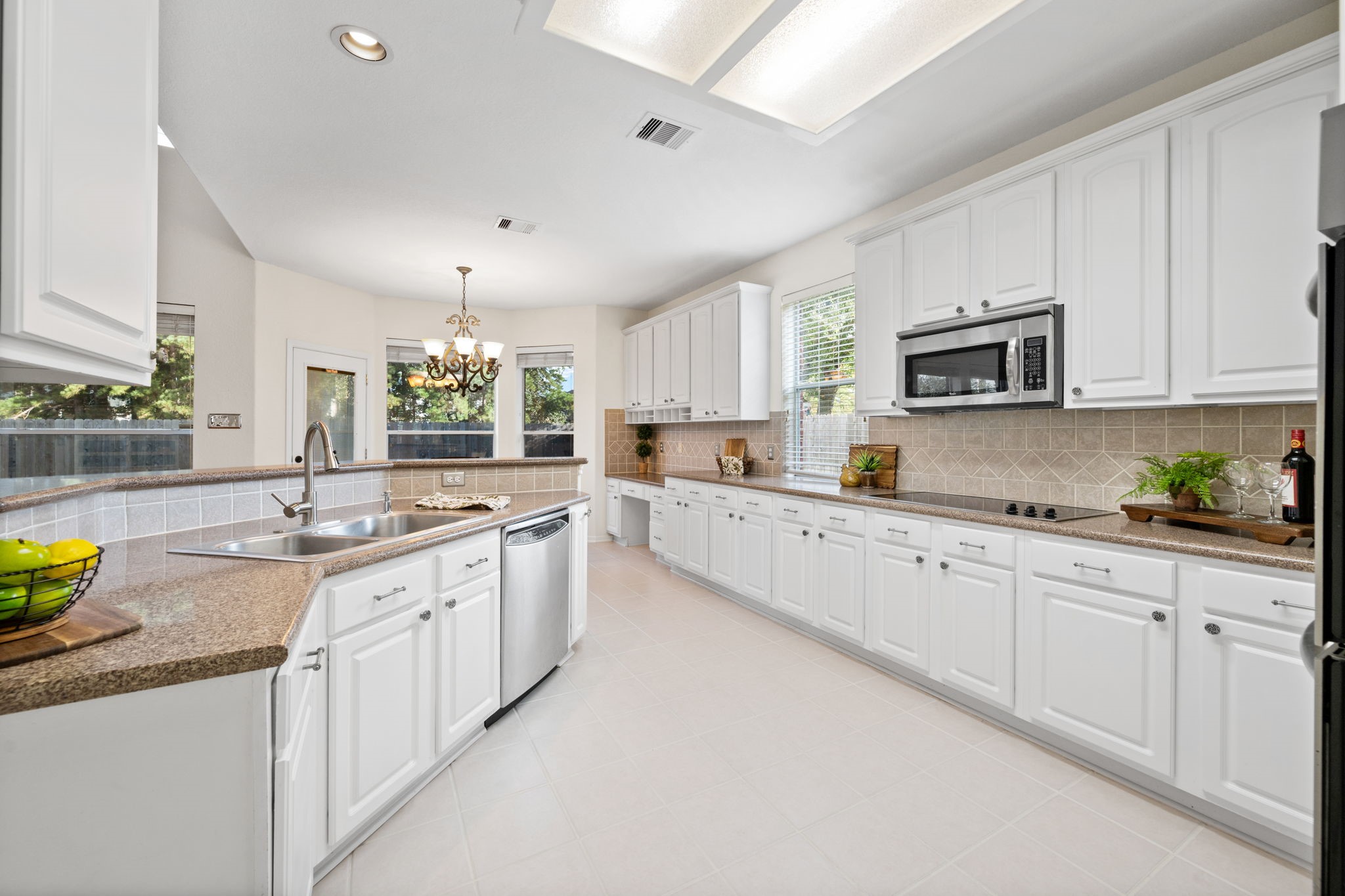 8026 Trophy Place Drive Property Photo 13