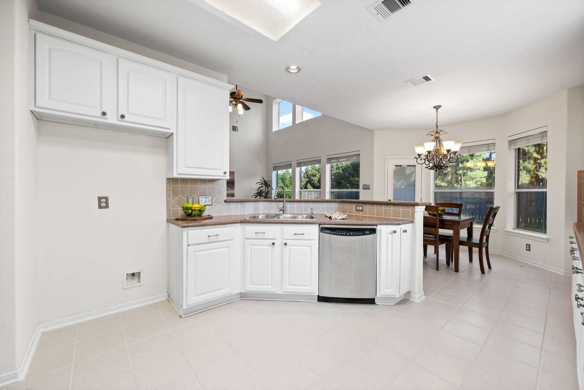 8026 Trophy Place Drive Property Photo 15