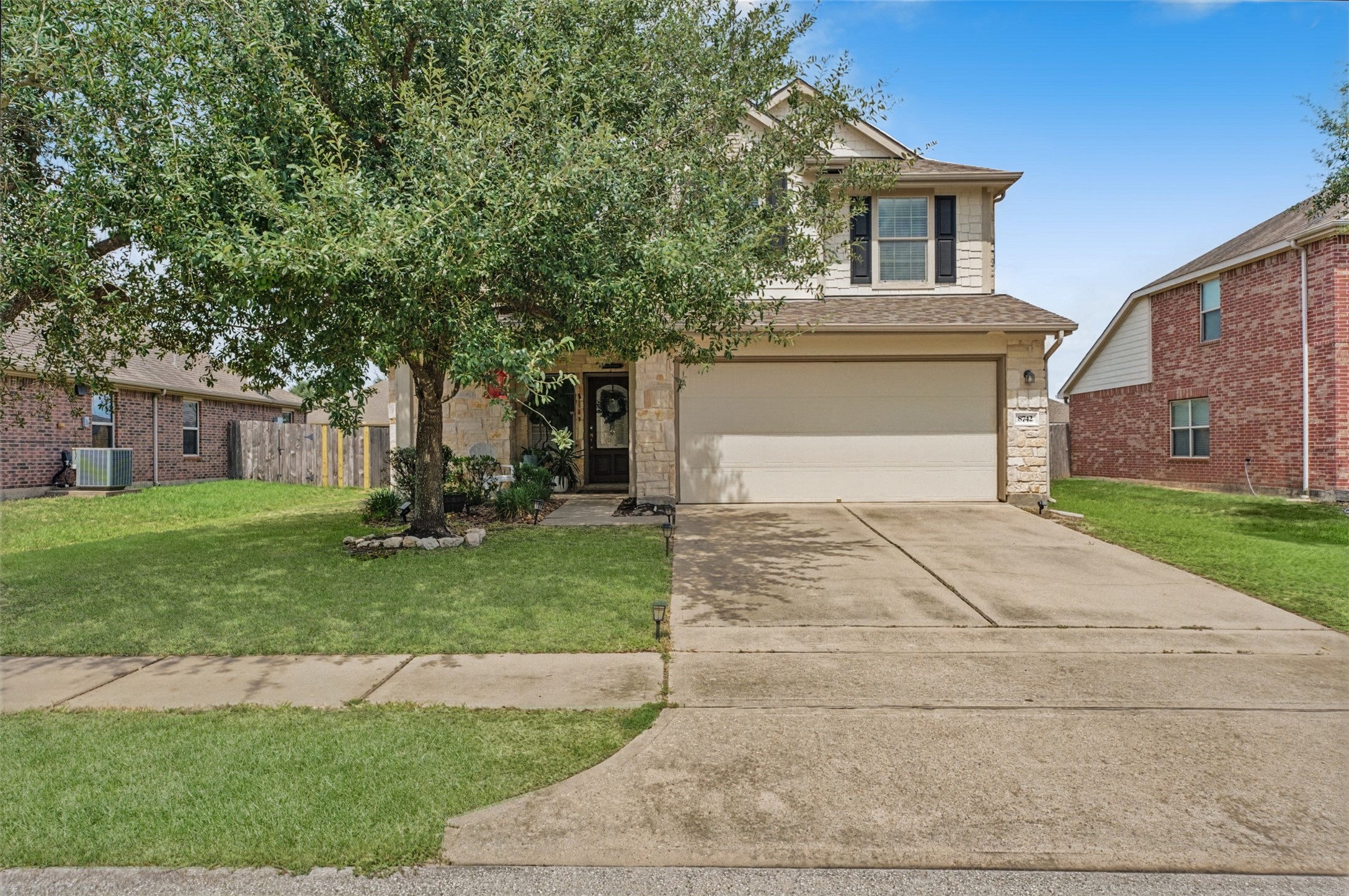 8742 Sunny Gallop Drive Property Photo 3