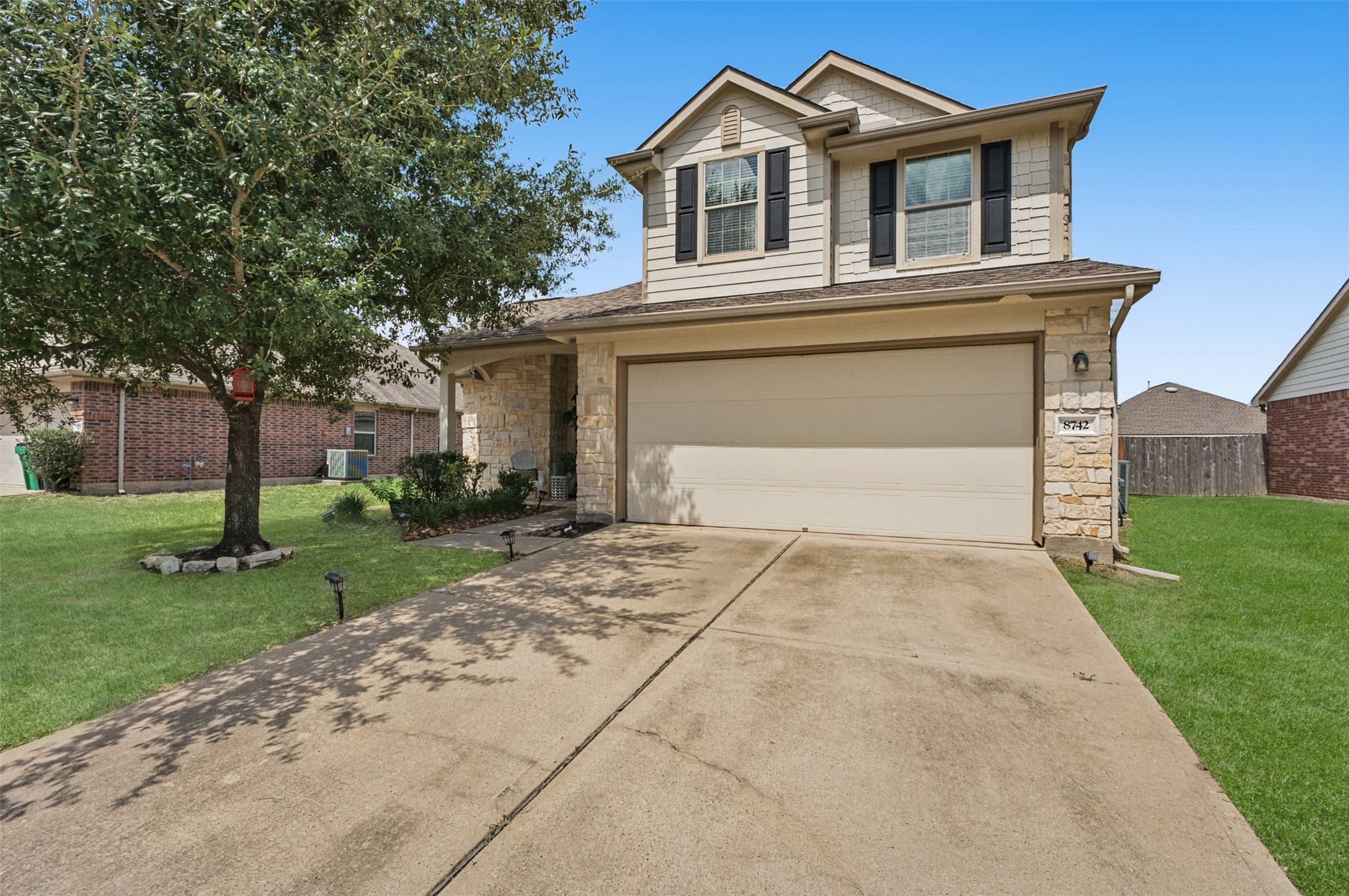 8742 Sunny Gallop Drive Property Photo 4