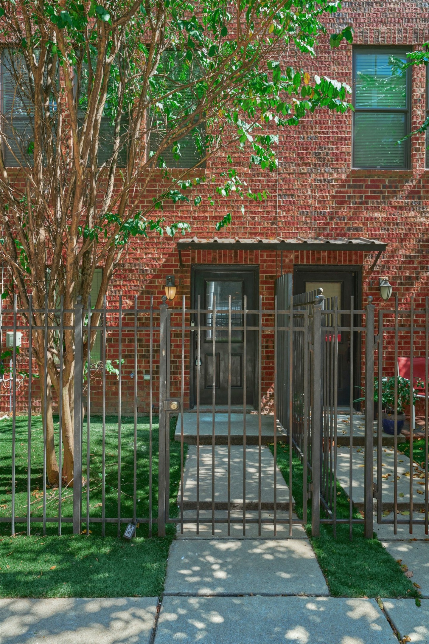 2422 Navigation Boulevard E Property Photo 1