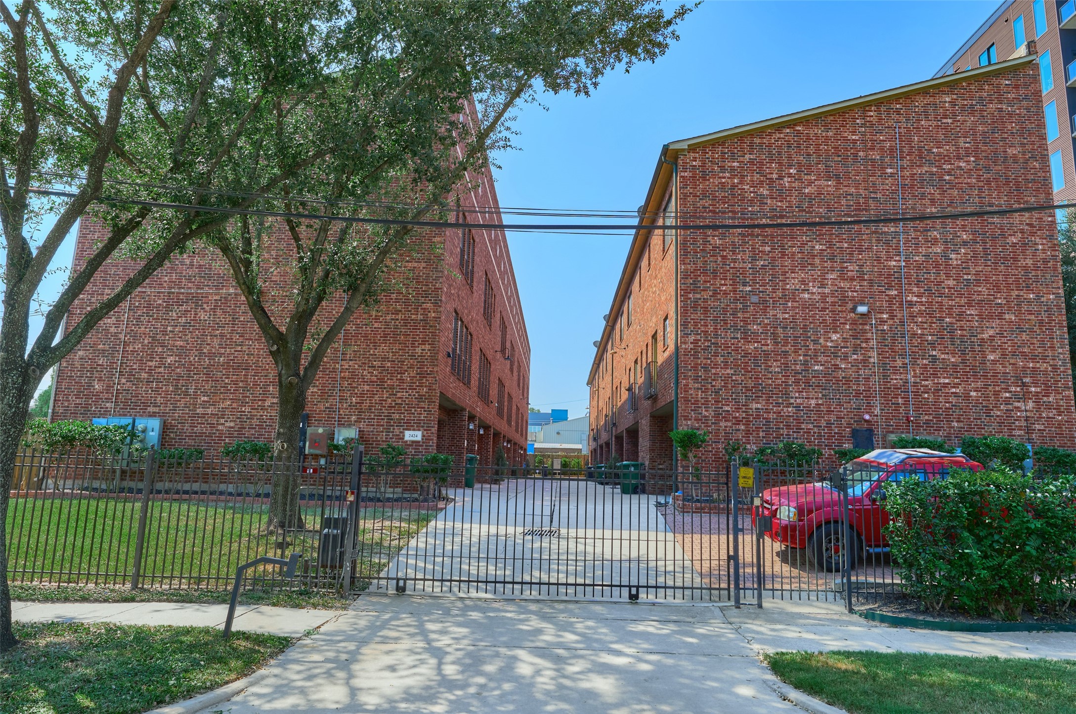 2422 Navigation Boulevard E Property Photo 2