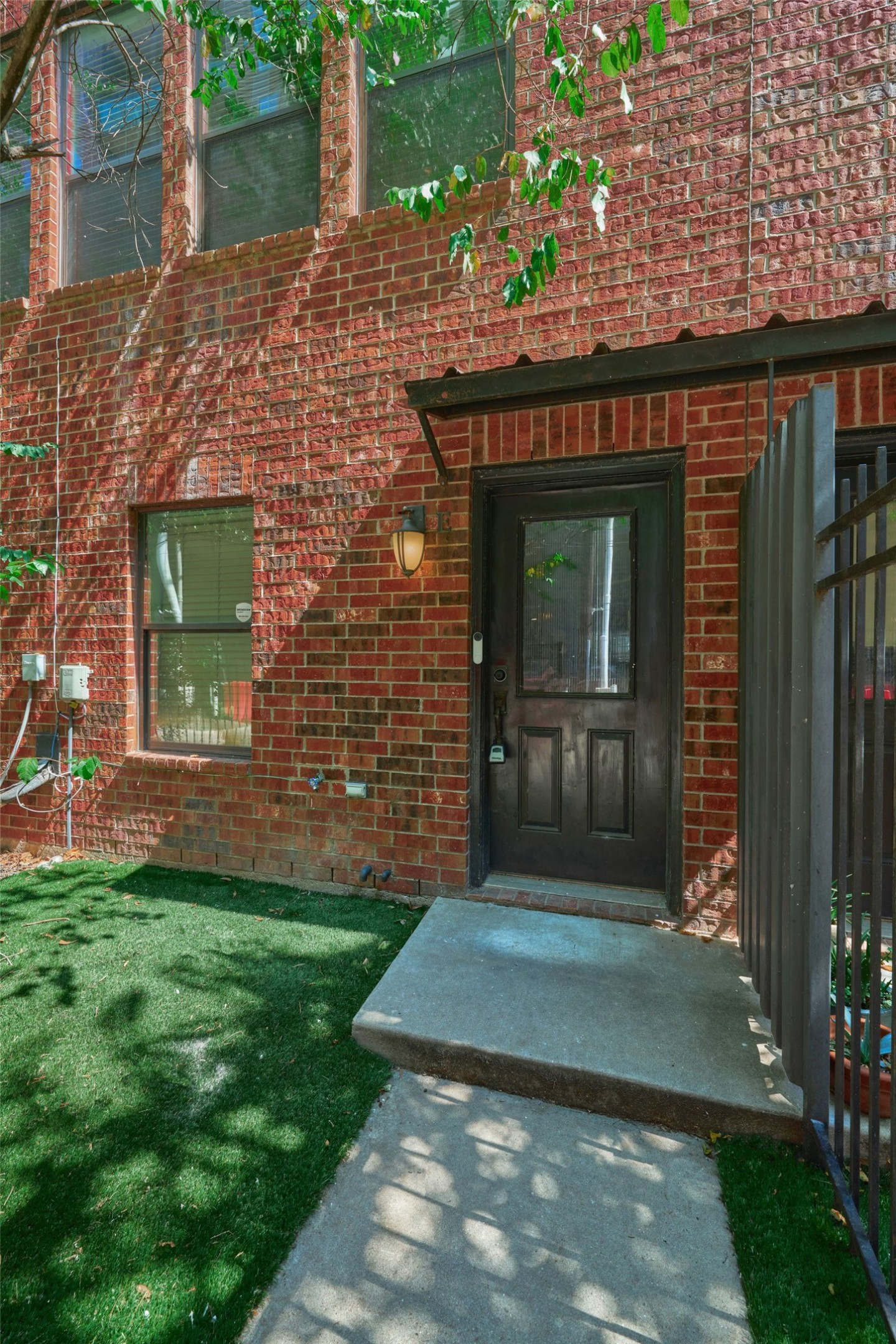 2422 Navigation Boulevard E Property Photo 4