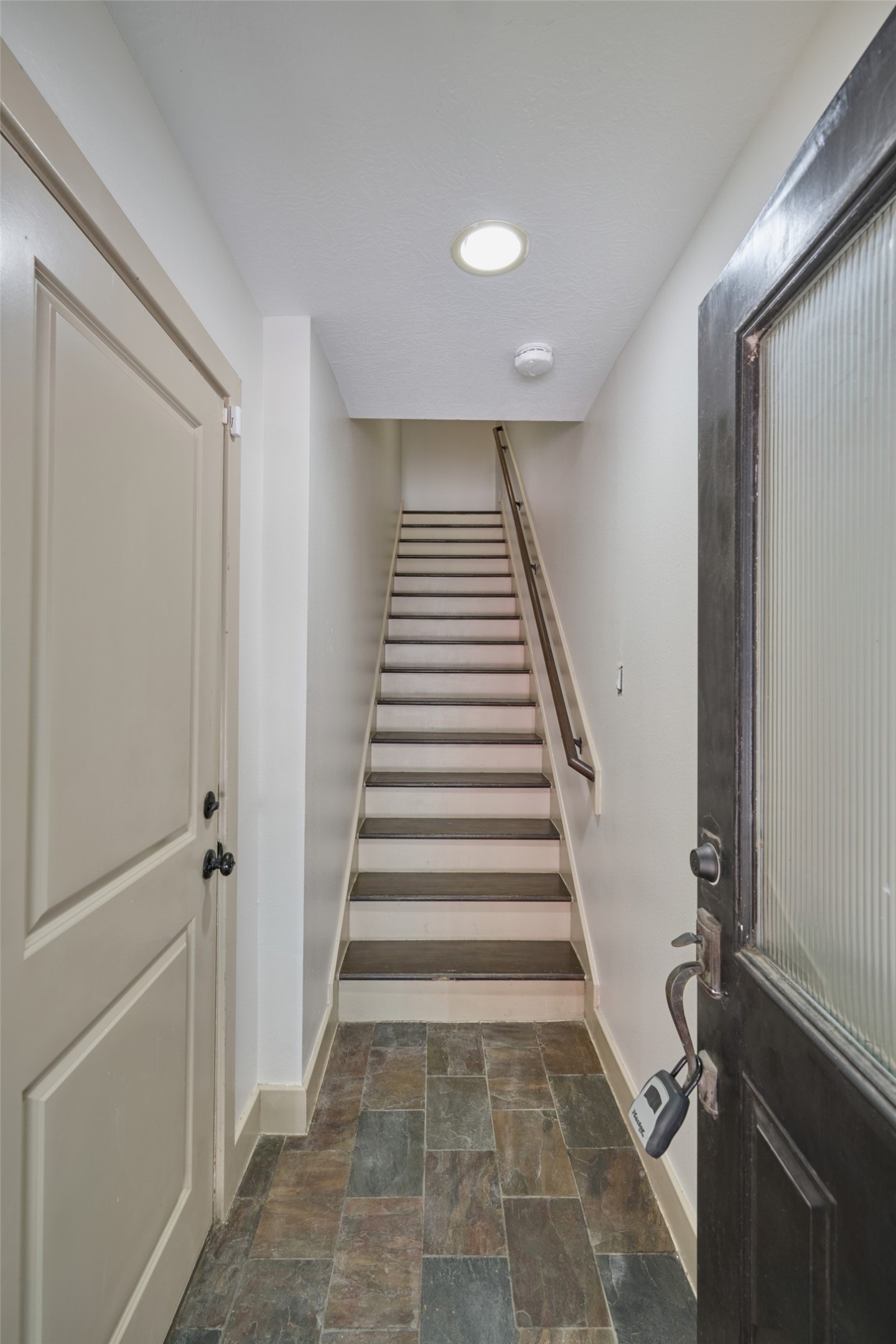 2422 Navigation Boulevard E Property Photo 6
