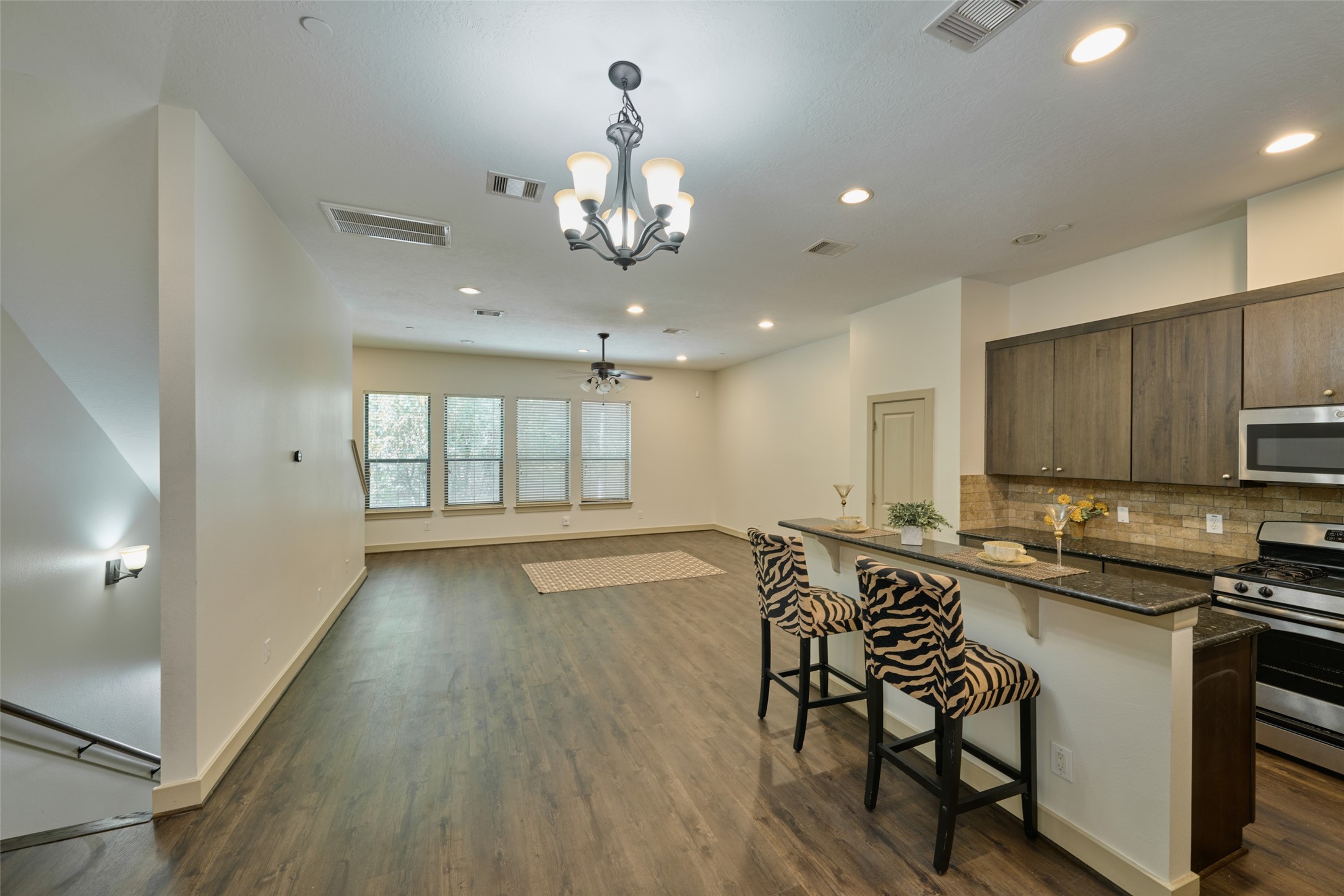 2422 Navigation Boulevard E Property Photo 8