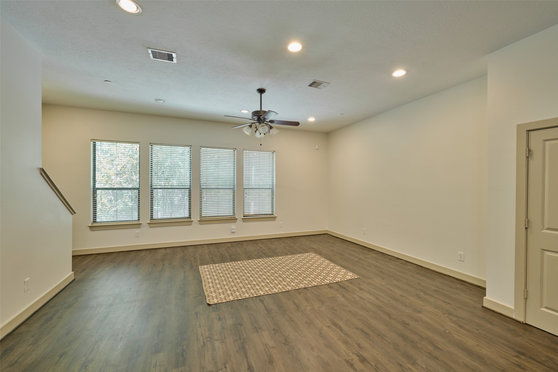 2422 Navigation Boulevard E Property Photo 9