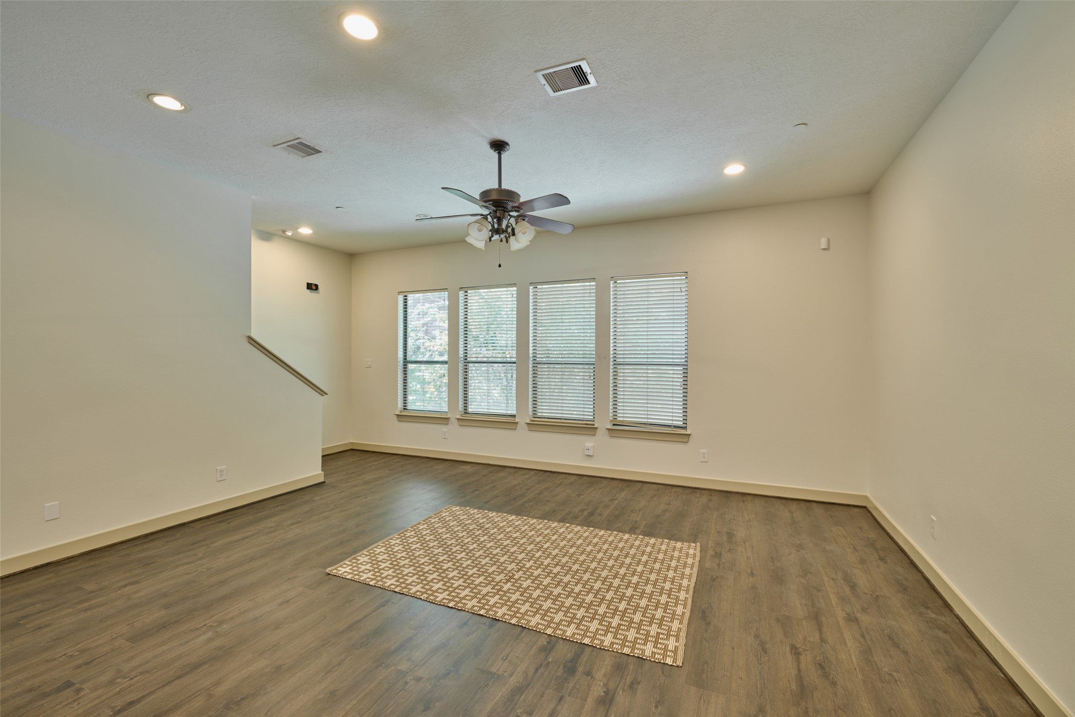 2422 Navigation Boulevard E Property Photo 10
