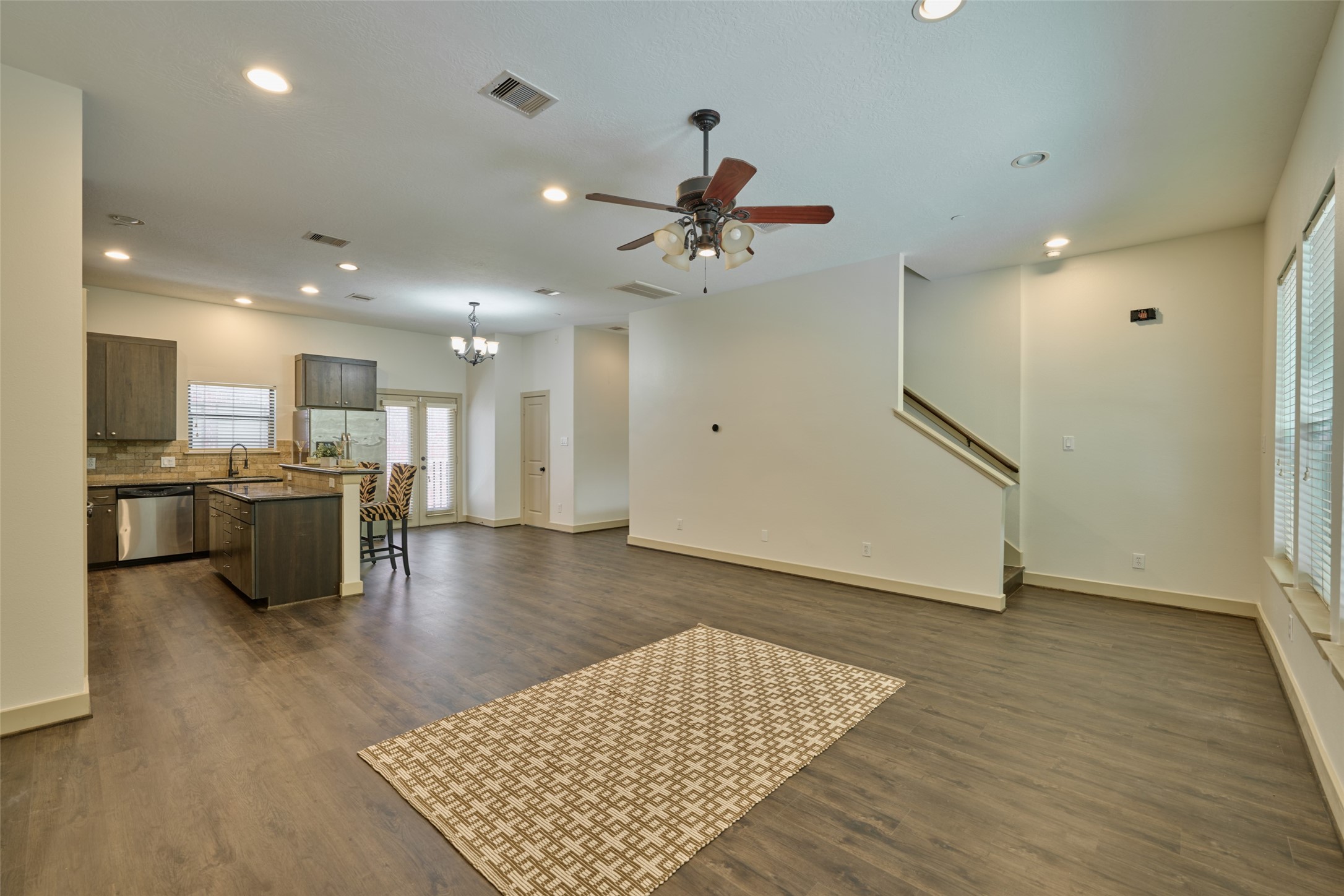 2422 Navigation Boulevard E Property Photo 11
