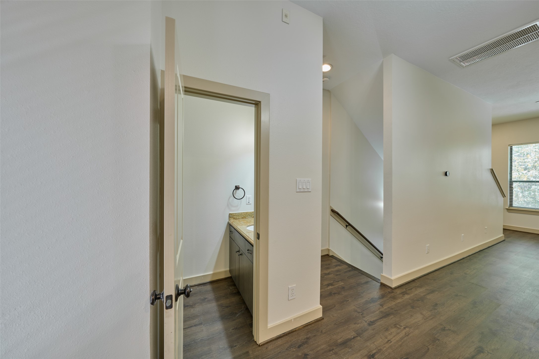 2422 Navigation Boulevard E Property Photo 19