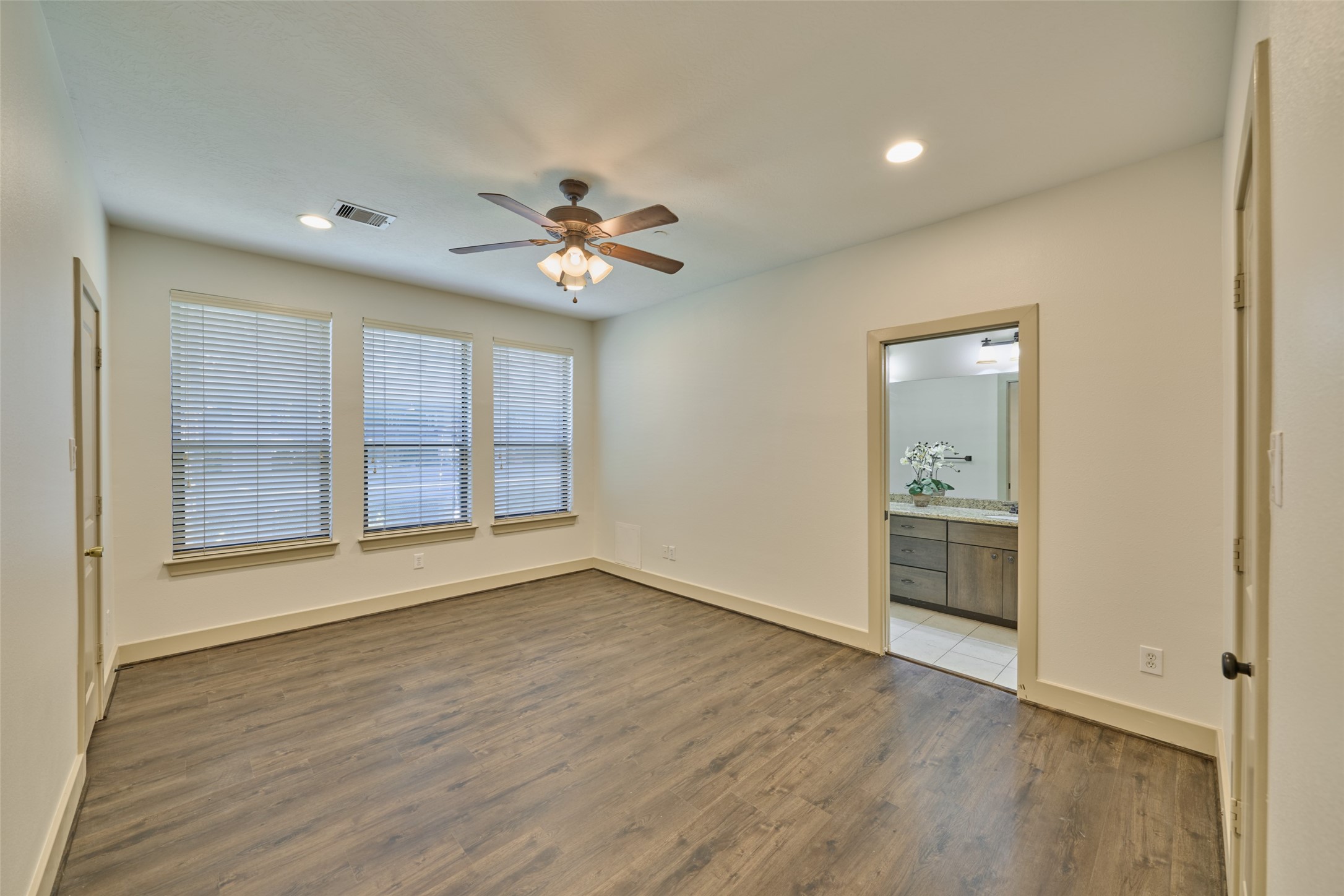 2422 Navigation Boulevard E Property Photo 20