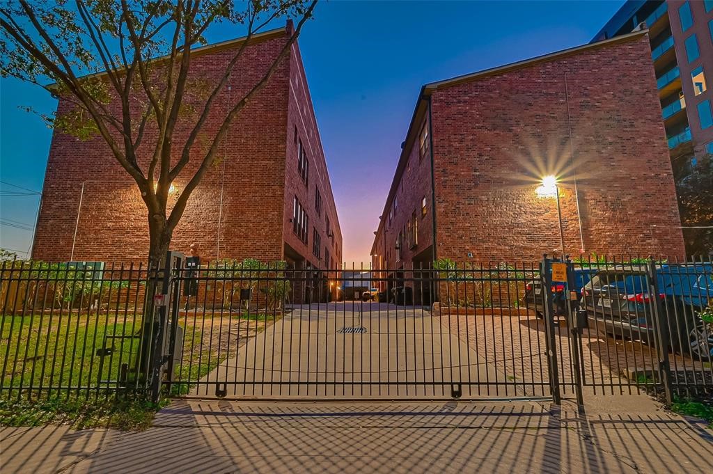 2422 Navigation Boulevard E Property Photo 29