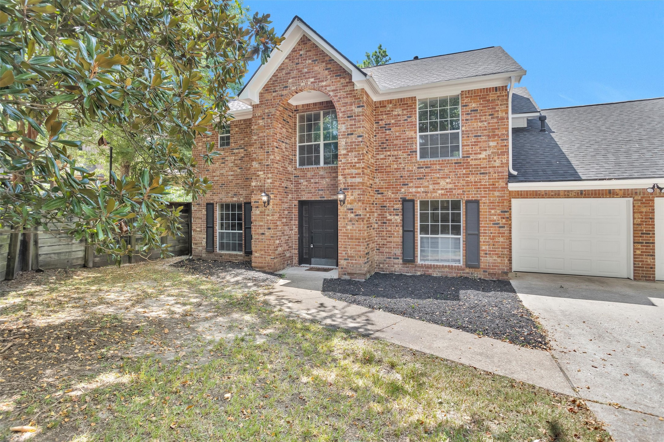 1915 E Lake Drive Property Photo 1