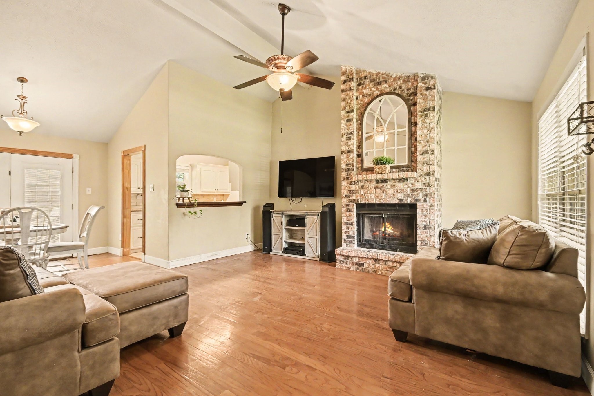 1010 E Belgravia Drive Property Photo 1