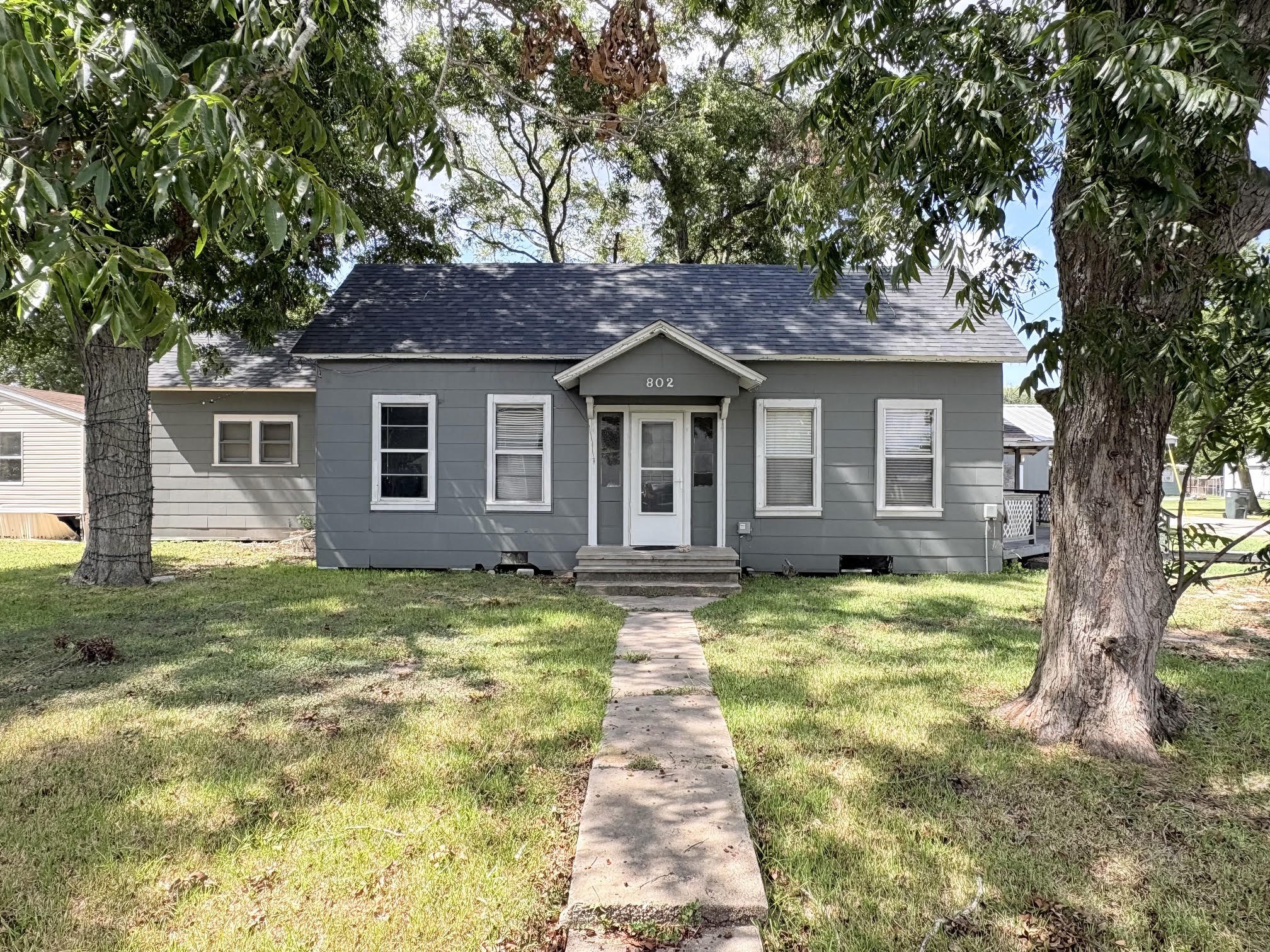 802 2nd Street Property Photo 1