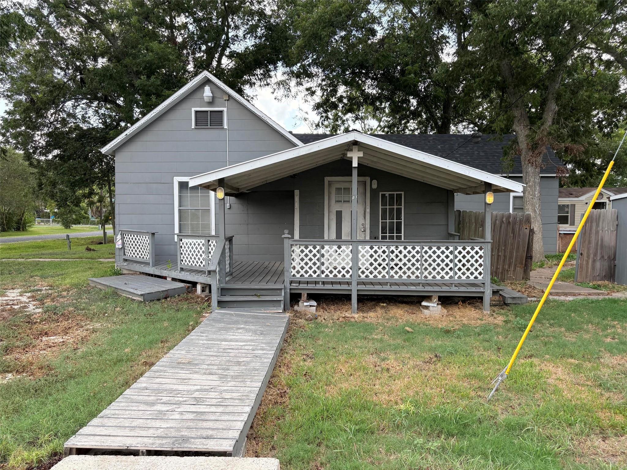 802 2nd Street, Louise Tx 77455 Property Photo 3