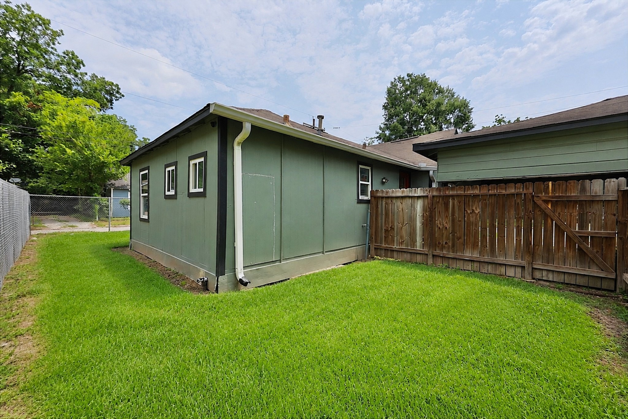 513 Avenue I Property Photo 3