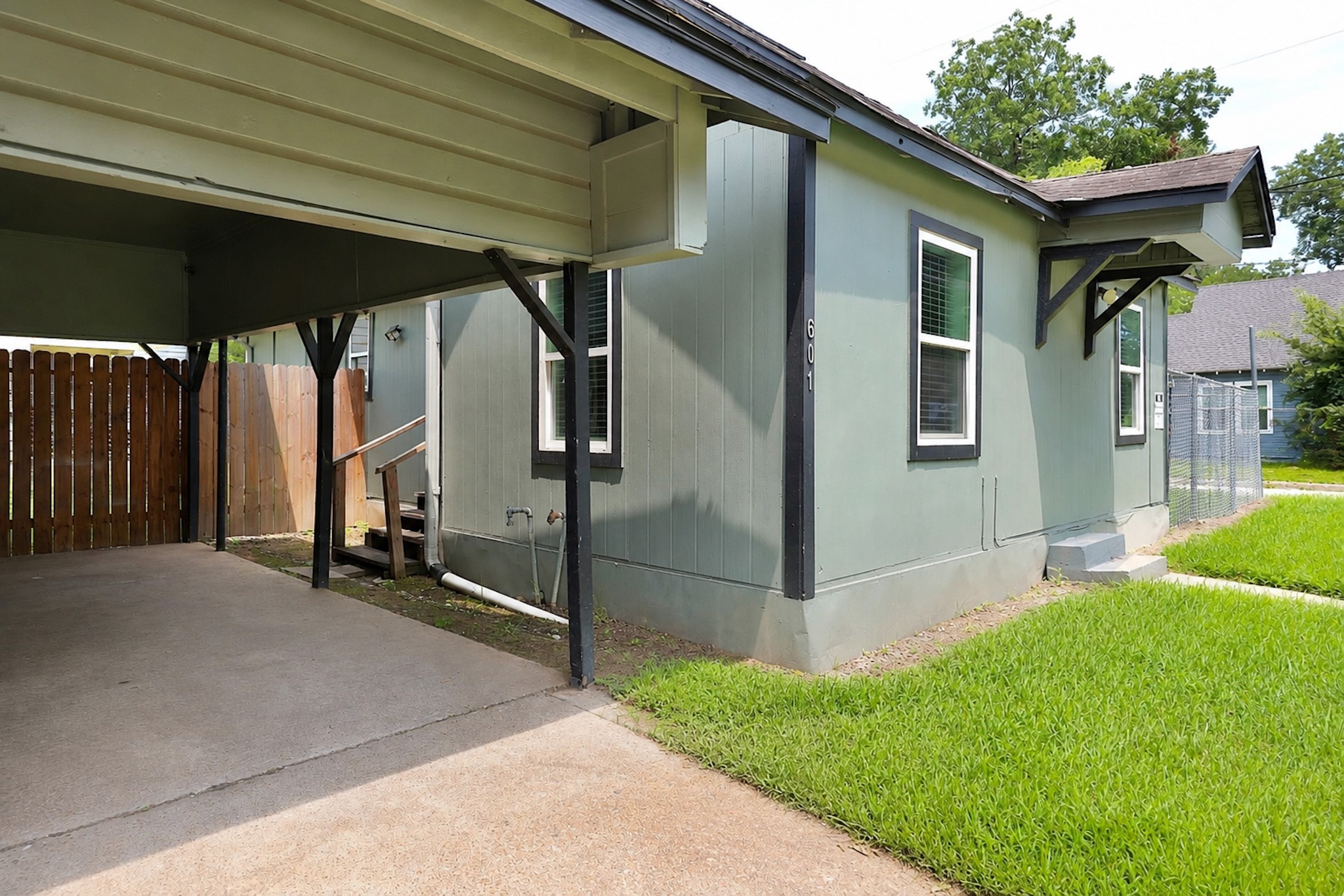 513 Avenue I Property Photo 5