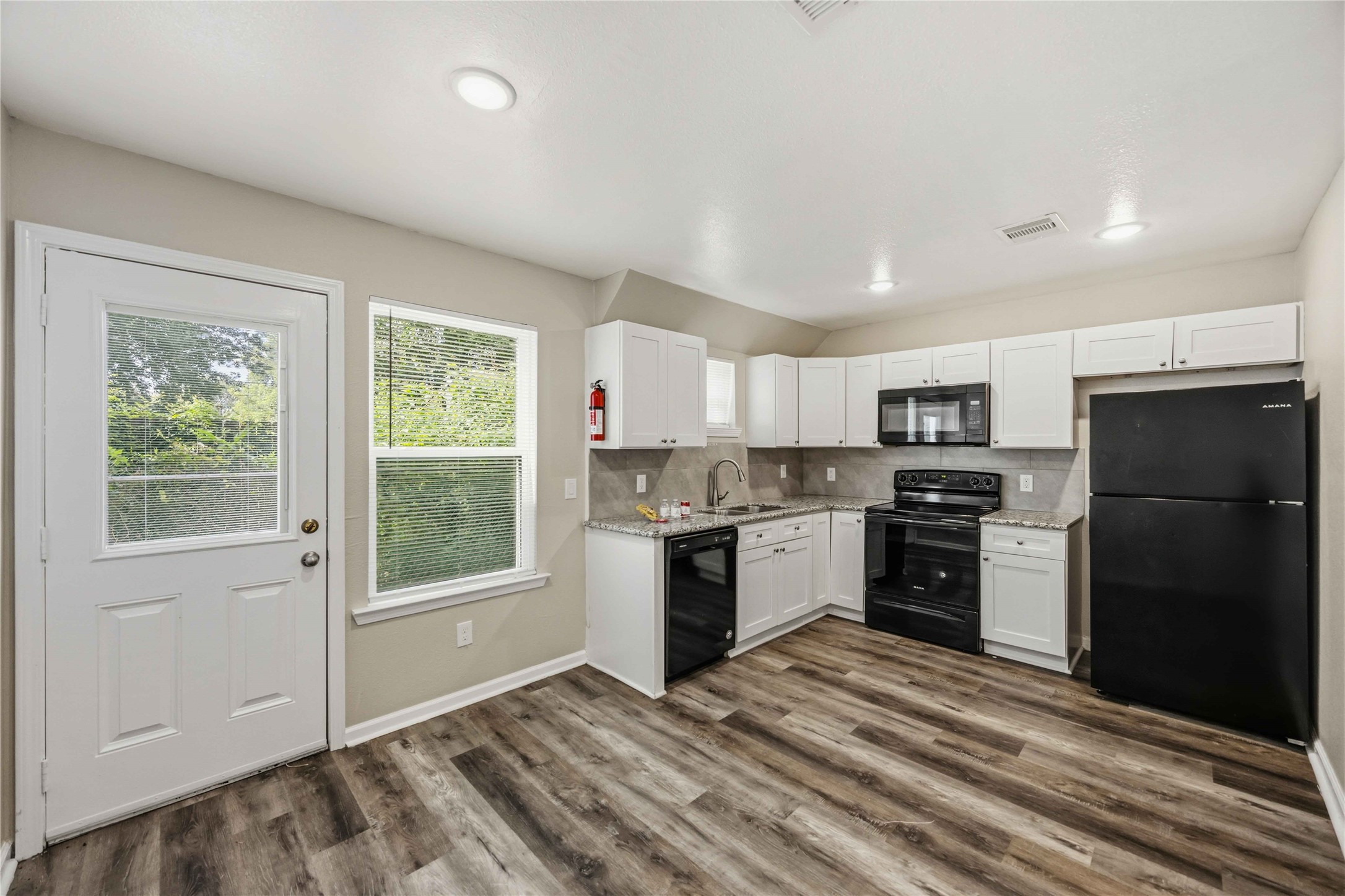 513 Avenue I Property Photo 23