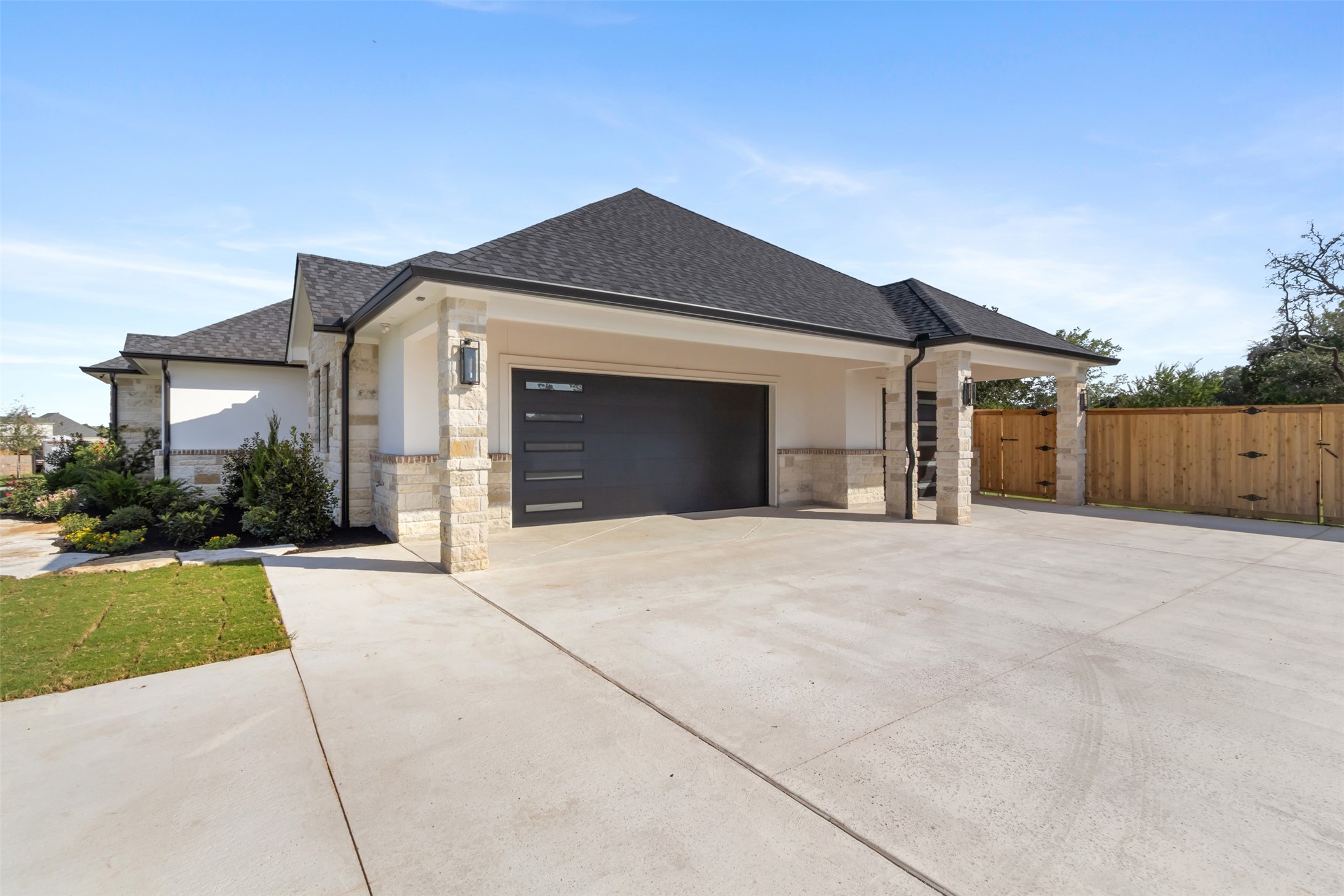 4712 Foxglove Court Property Photo 3