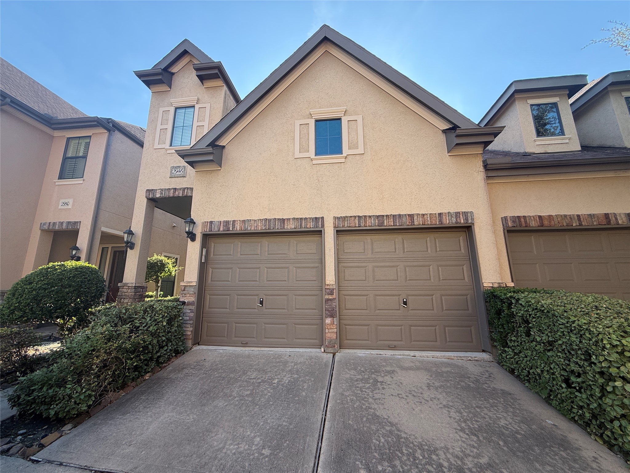 2946 Royal Oaks Crest Property Photo 1