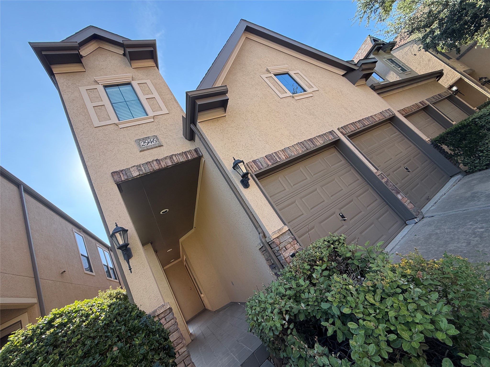 2946 Royal Oaks Crest Property Photo 2