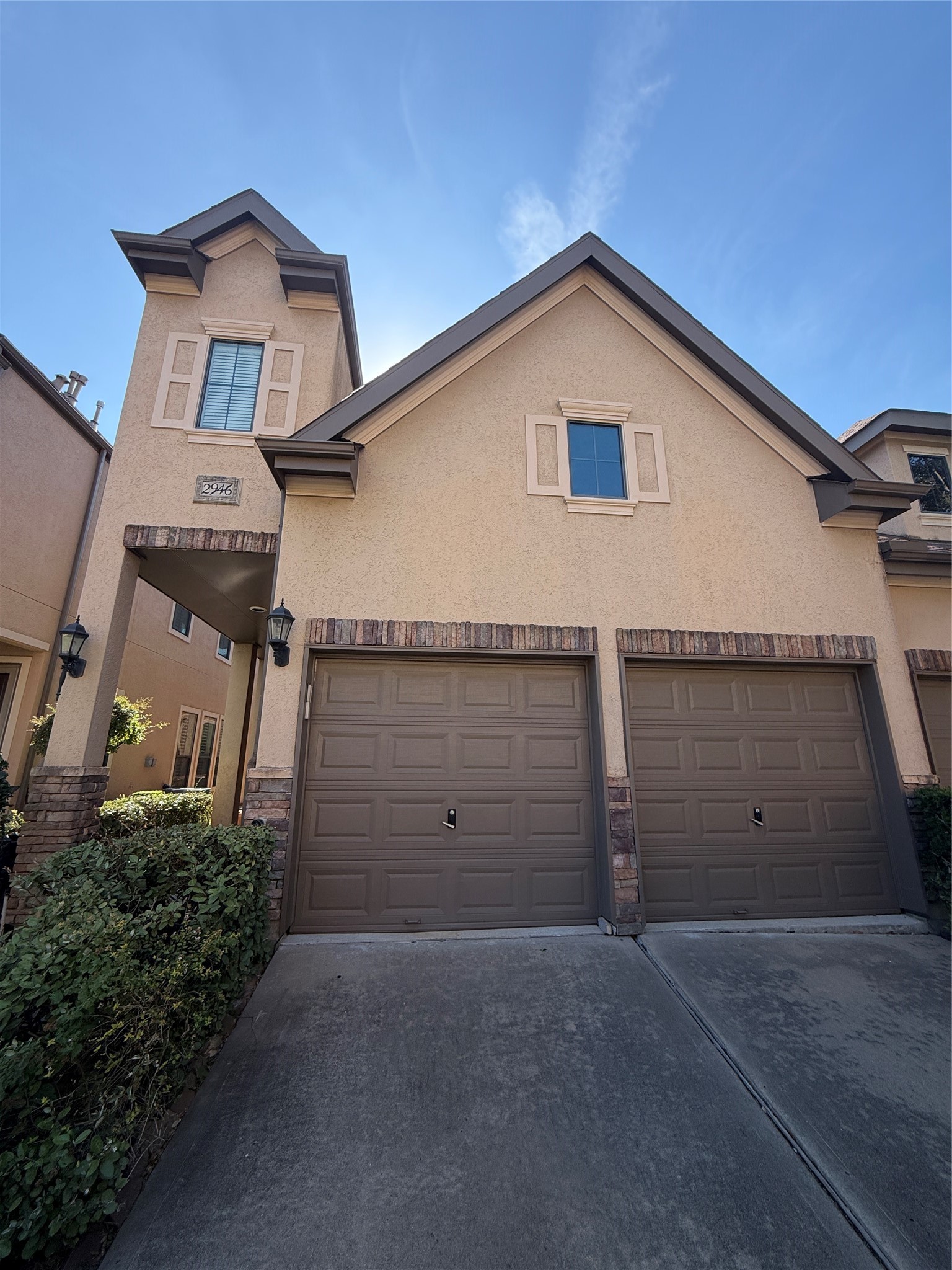 2946 Royal Oaks Crest Property Photo 3
