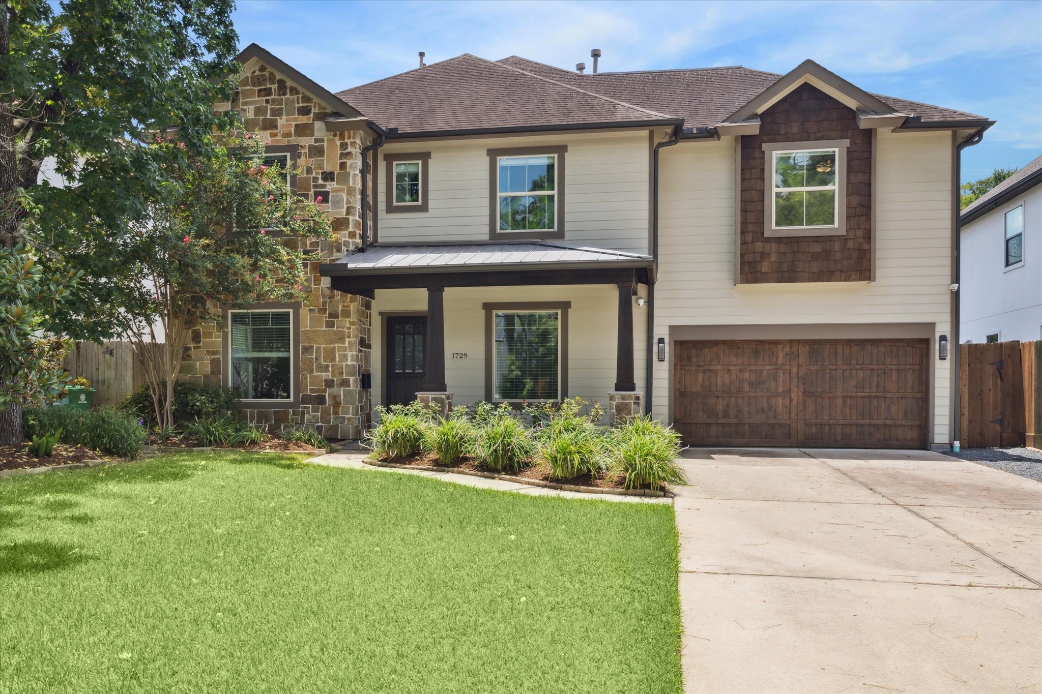 1729 Wakefield Drive Property Photo 2