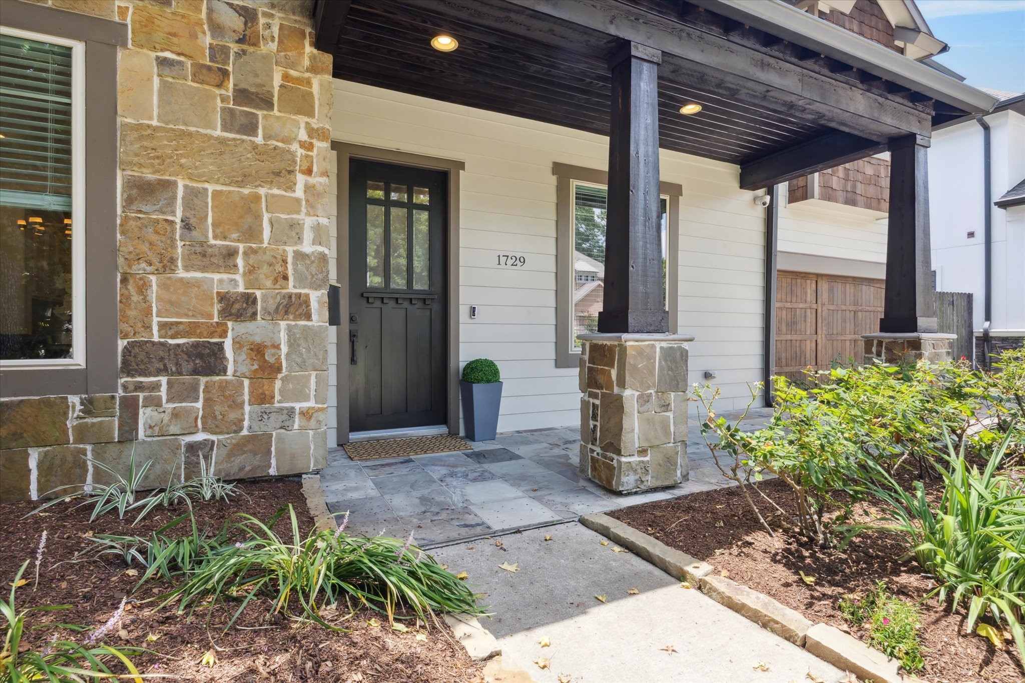 1729 Wakefield Drive Property Photo 3