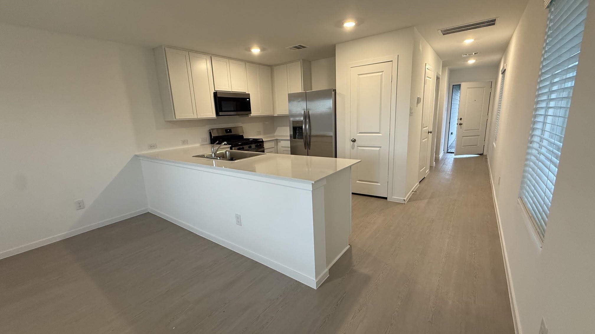 938 Pertuso Ln Property Photo 2