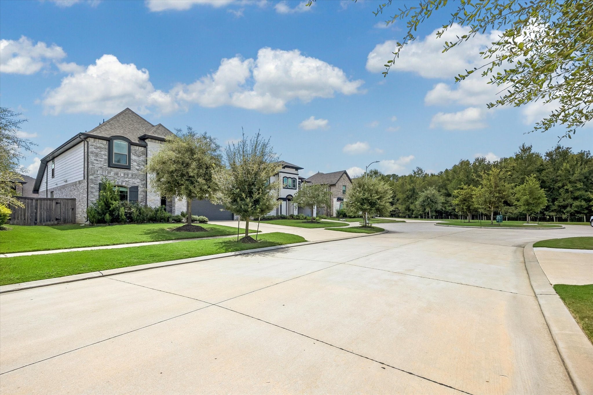 4610 Wax Myrtle Court Property Photo 3