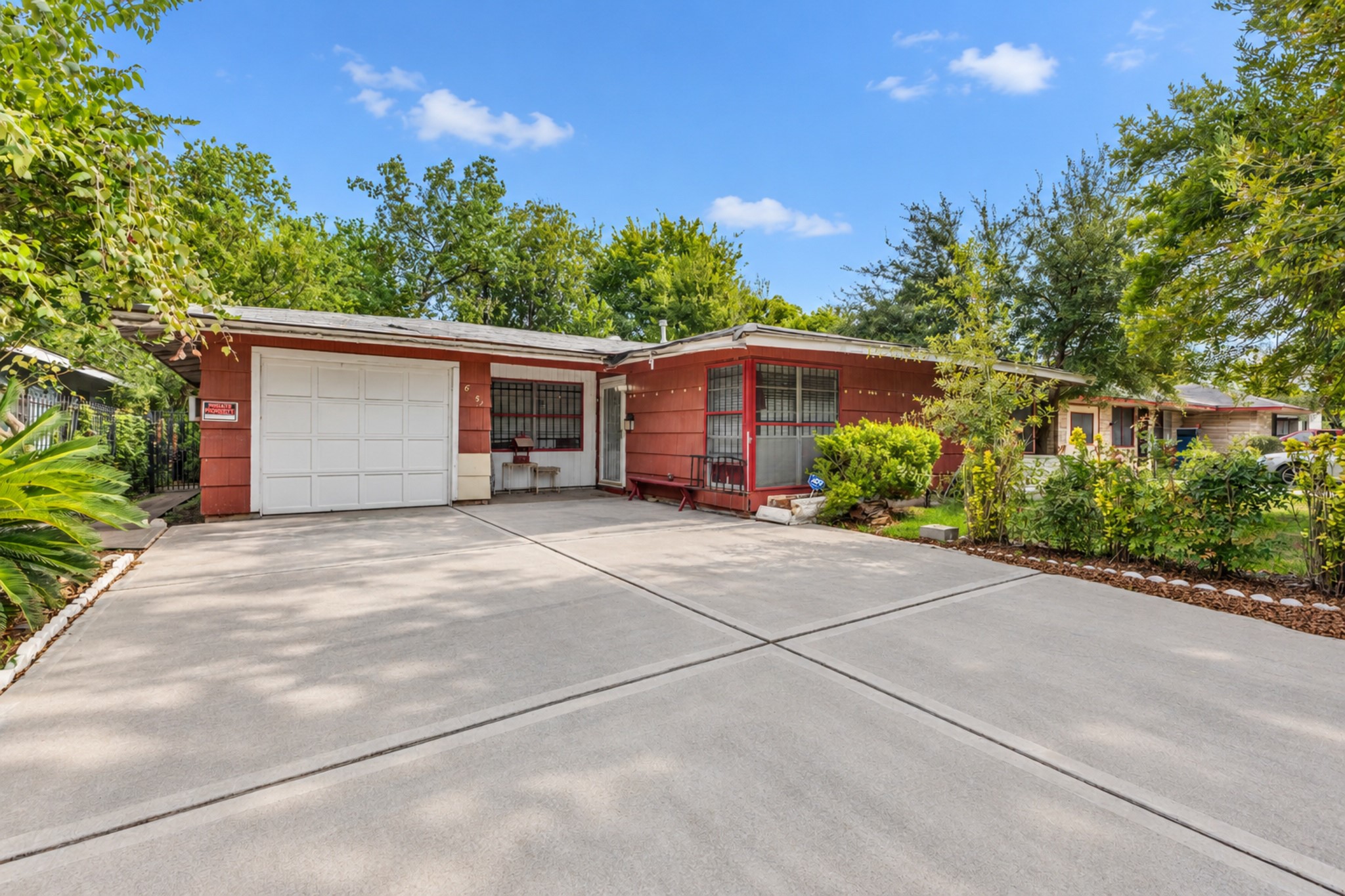 6051 Willow Glen Drive Property Photo 1