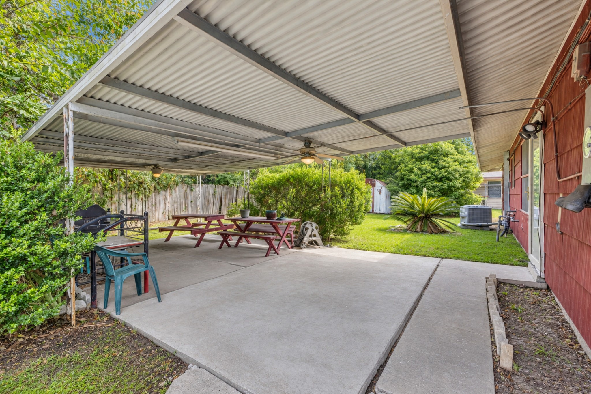 6051 Willow Glen Drive Property Photo 5
