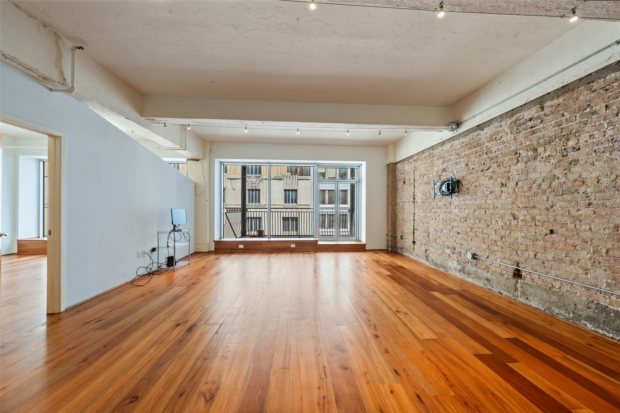 711 Main Street 601 Property Photo 4