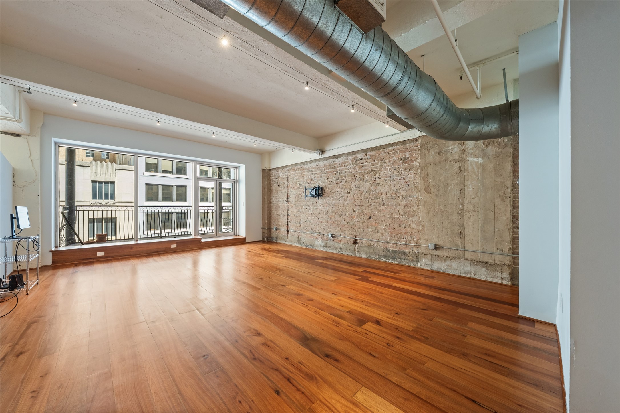 711 Main Street 601 Property Photo 5