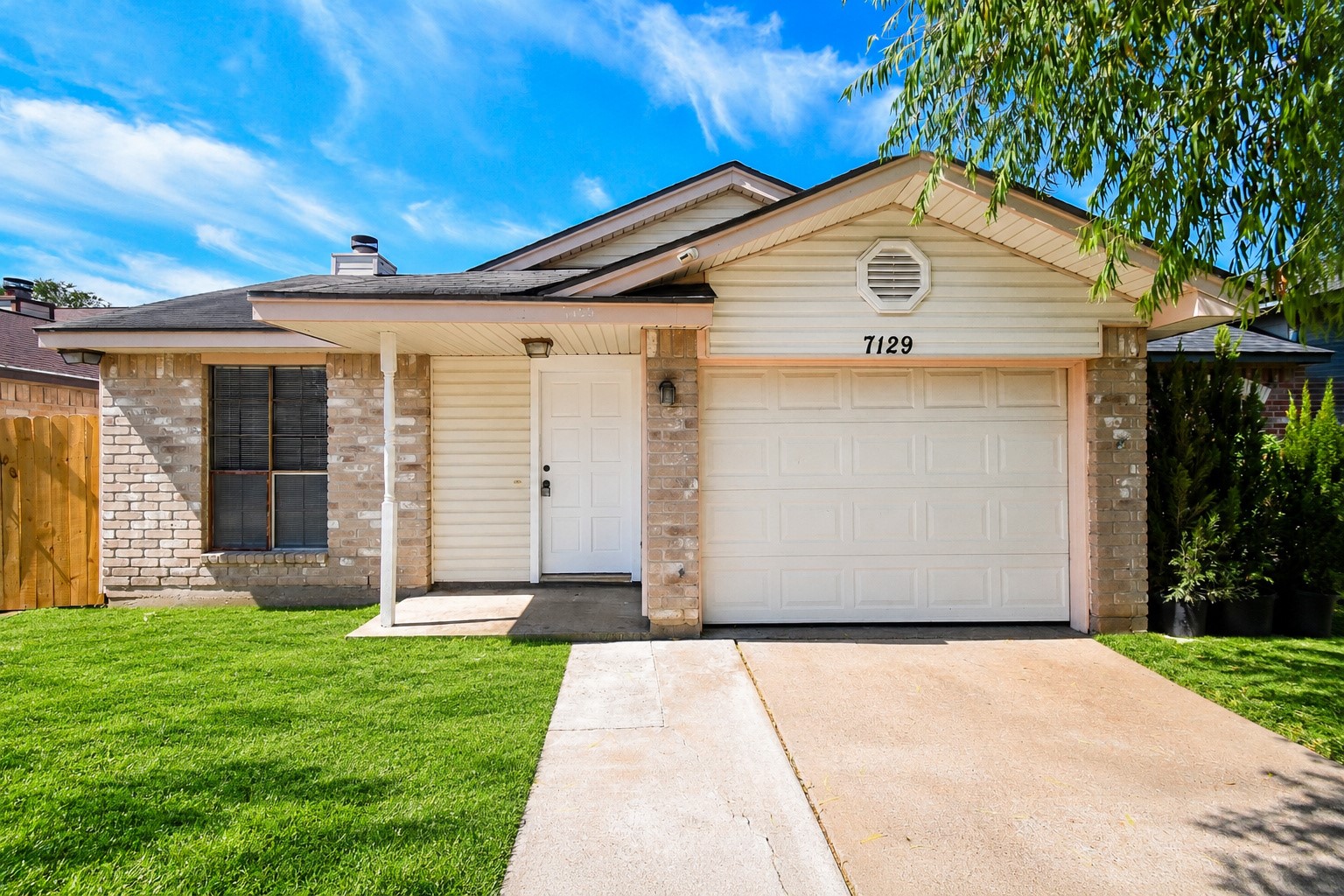 7129 Village Lake Drive Property Photo 1