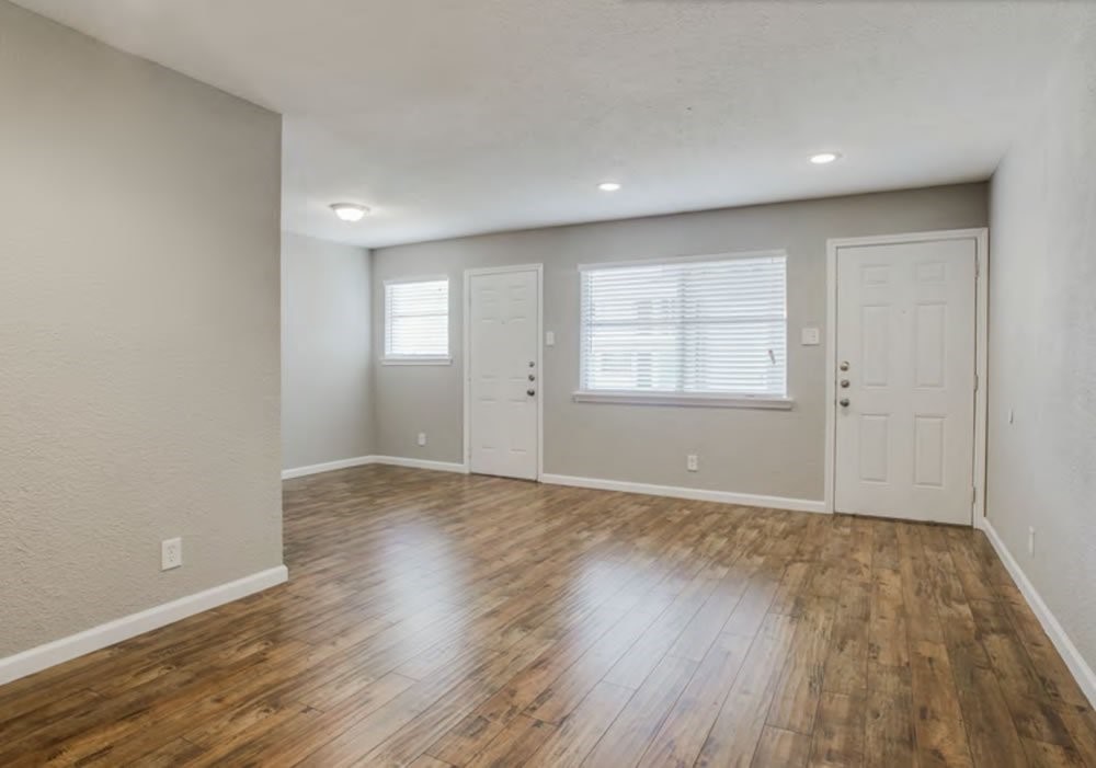 950 Live Oak St Property Photo 6