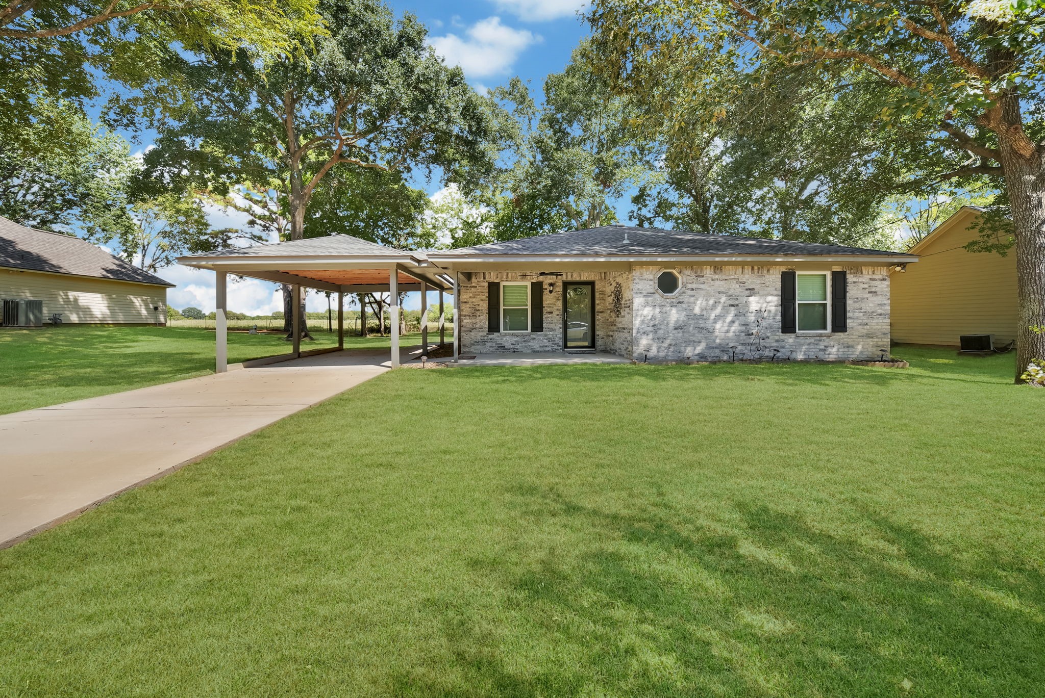 11950 N Ridgeway Drive Property Photo 1