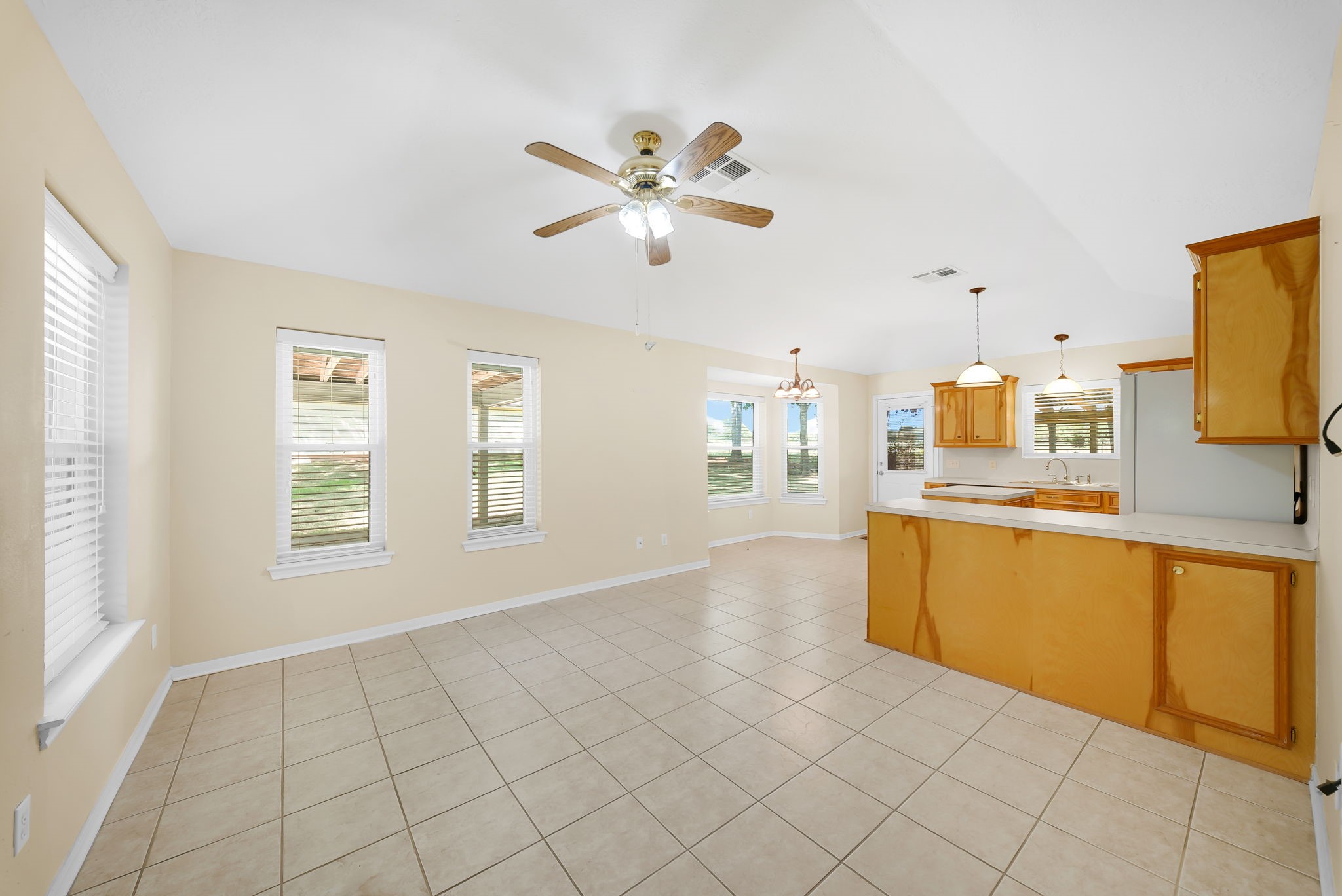 11950 N Ridgeway Drive Property Photo 5