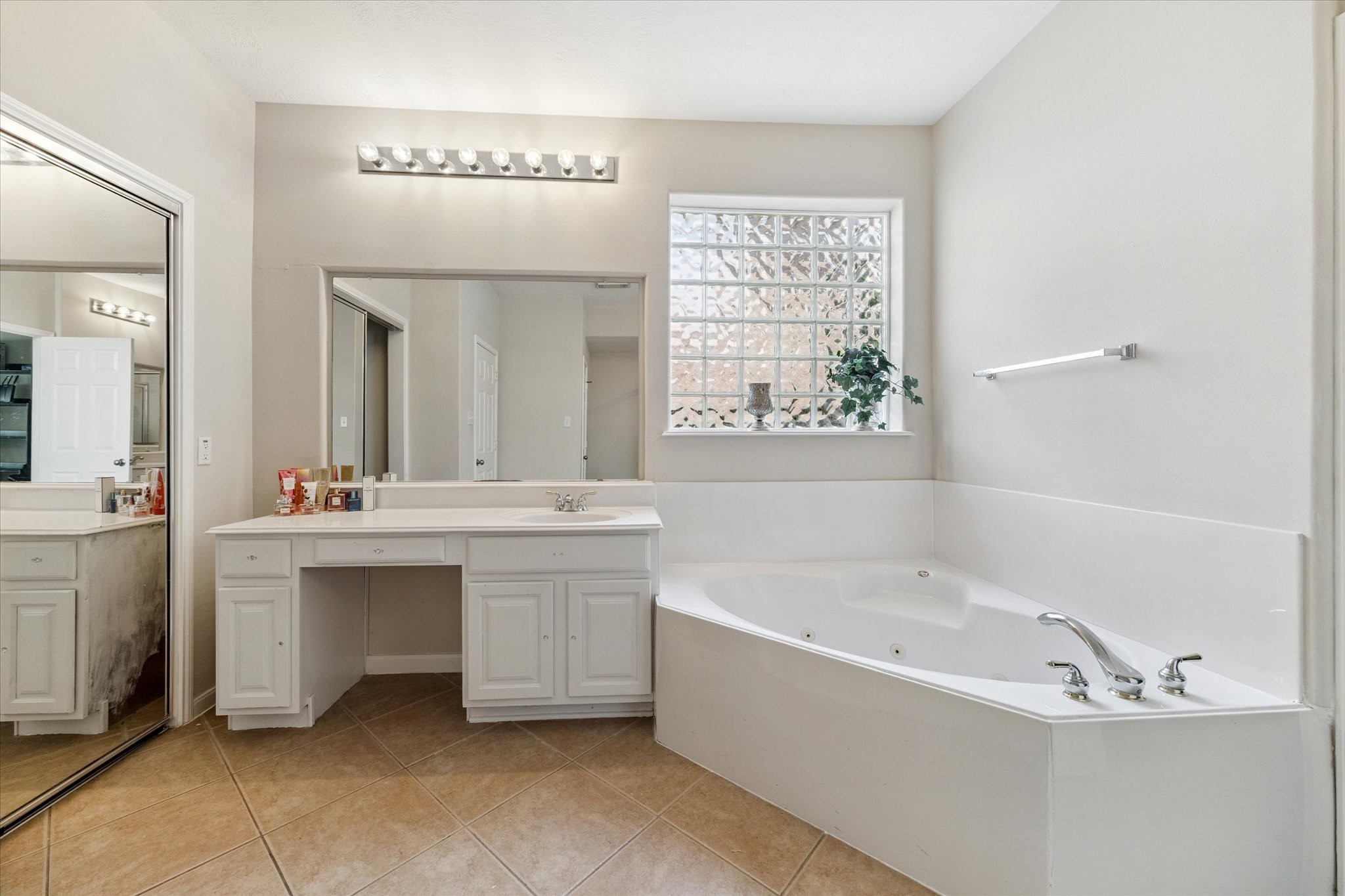 6306 Amelia Springs Drive Property Photo 24