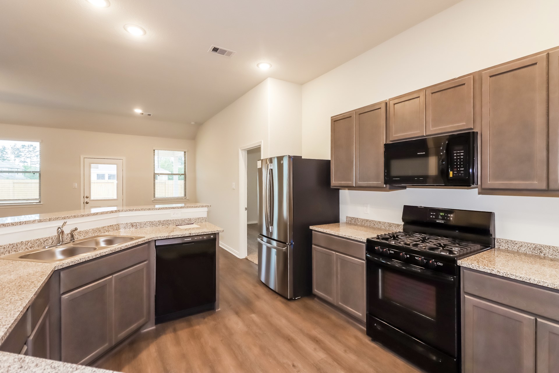 26020 Babe Ruth Drive Property Photo 6