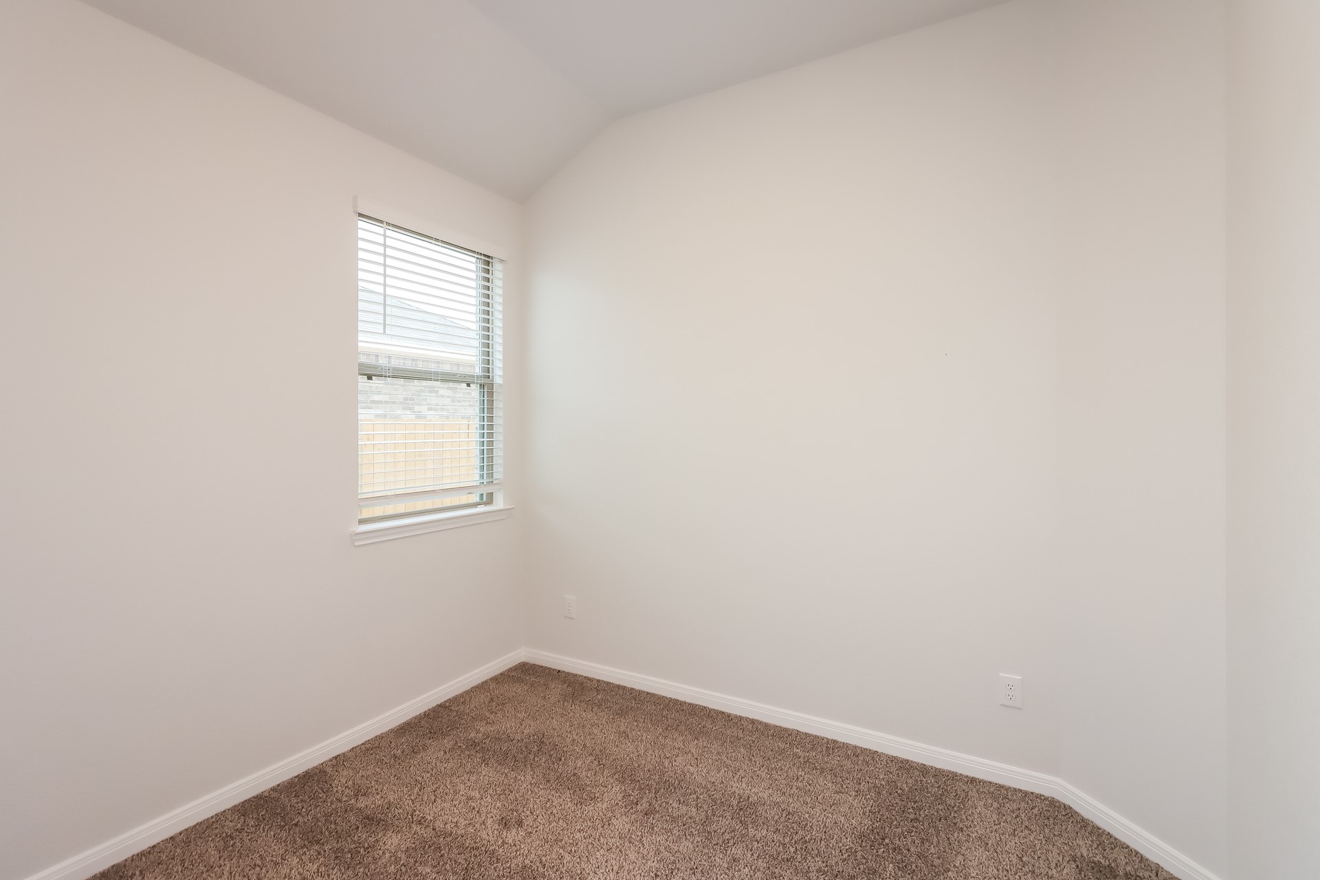 26020 Babe Ruth Drive Property Photo 10